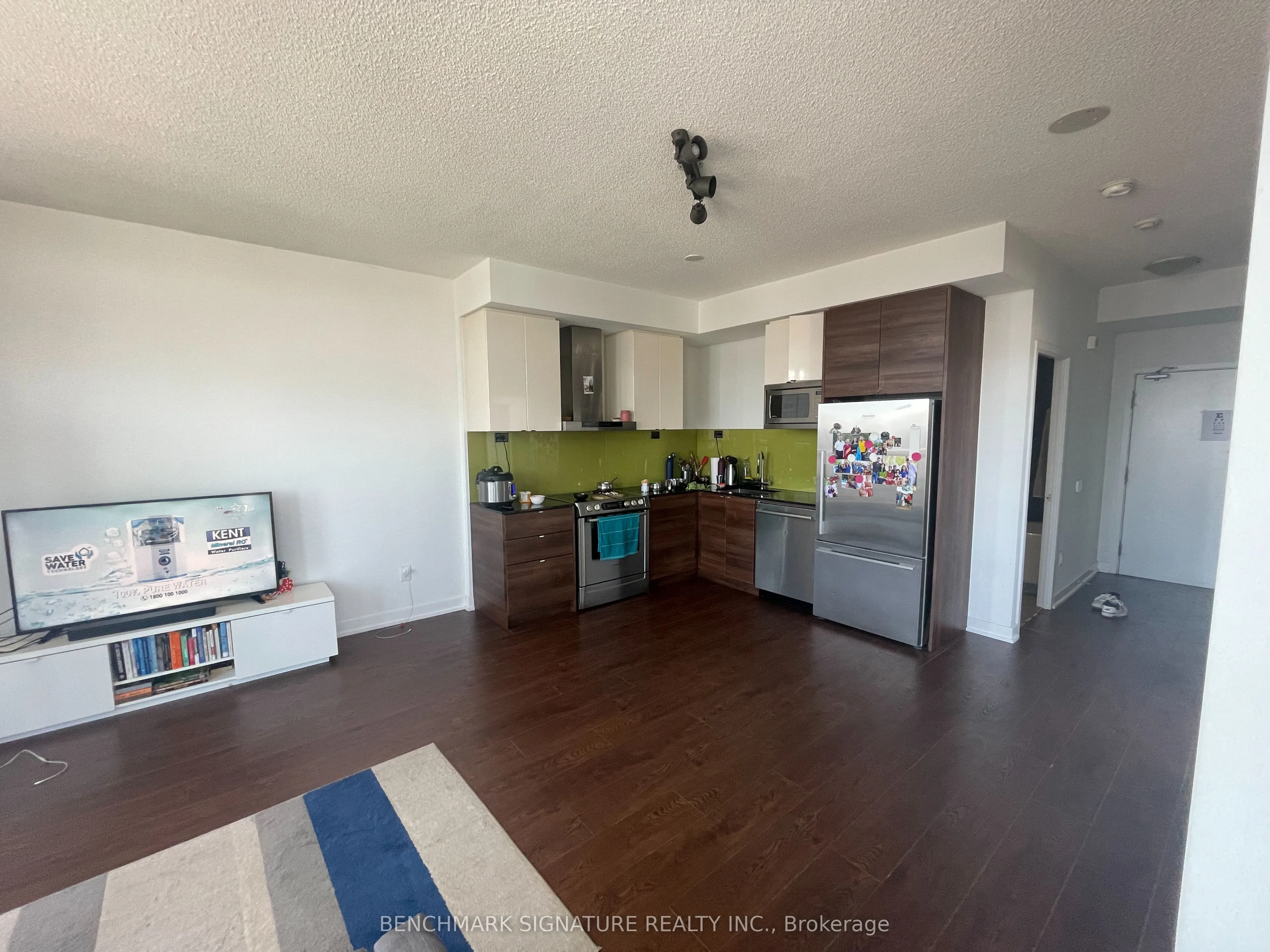 121 Mcmahon Drive, #2701
