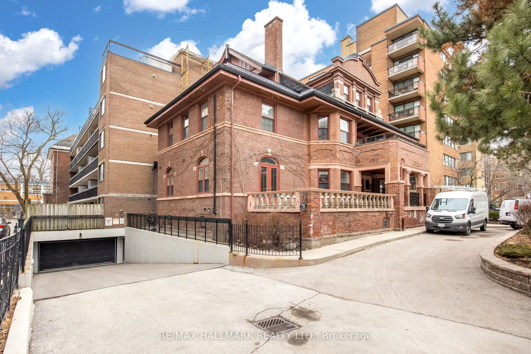 212 St George Street, #203