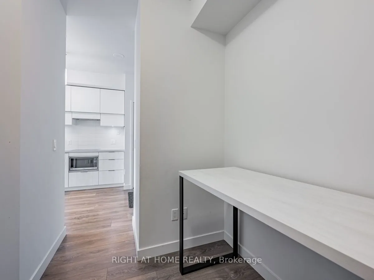 8 Eglinton Avenue E, #3809