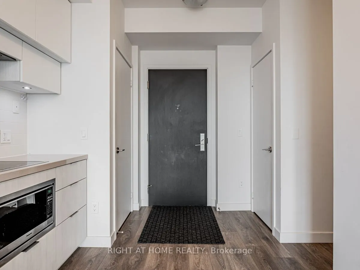8 Eglinton Avenue E, #3809