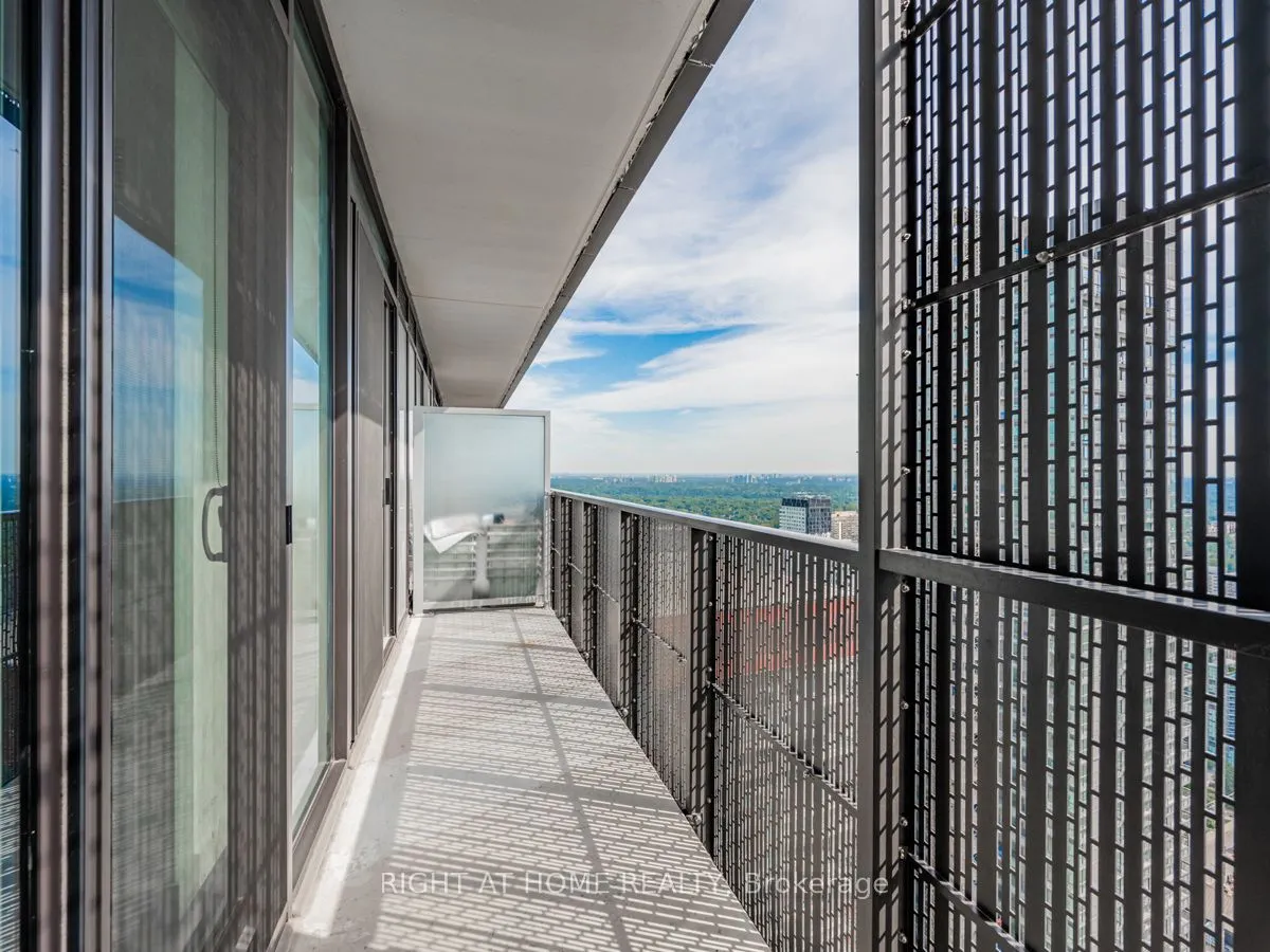 8 Eglinton Avenue E, #3809