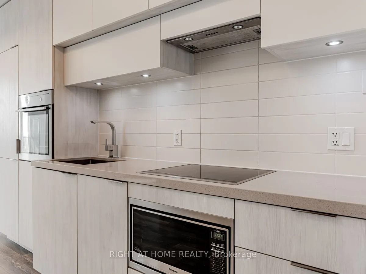 8 Eglinton Avenue E, #3809