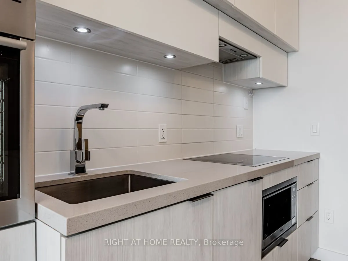 8 Eglinton Avenue E, #3809