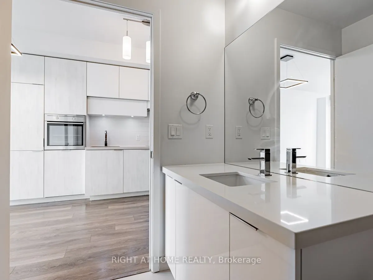 8 Eglinton Avenue E, #3809