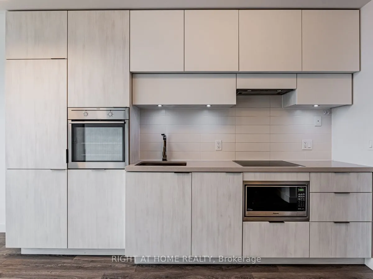8 Eglinton Avenue E, #3809
