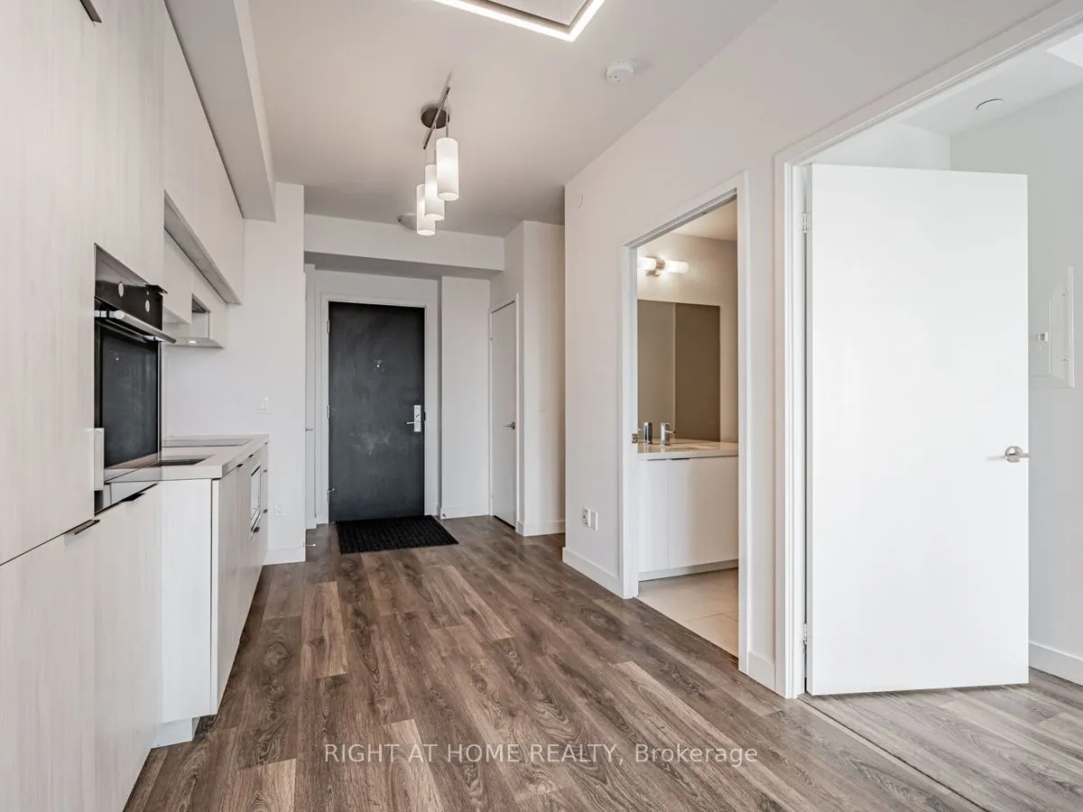 8 Eglinton Avenue E, #3809