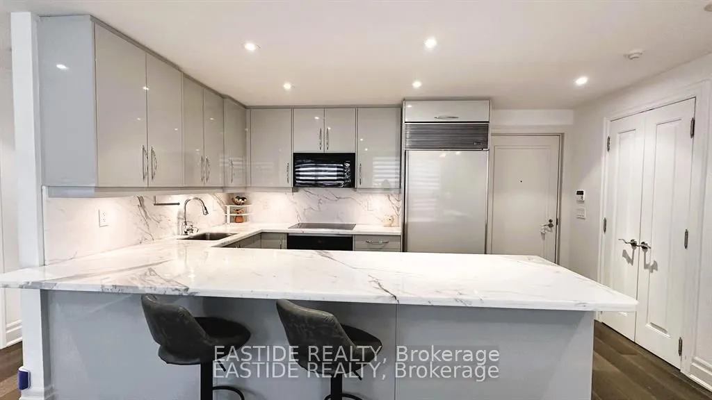 68 Yorkville Avenue, #303