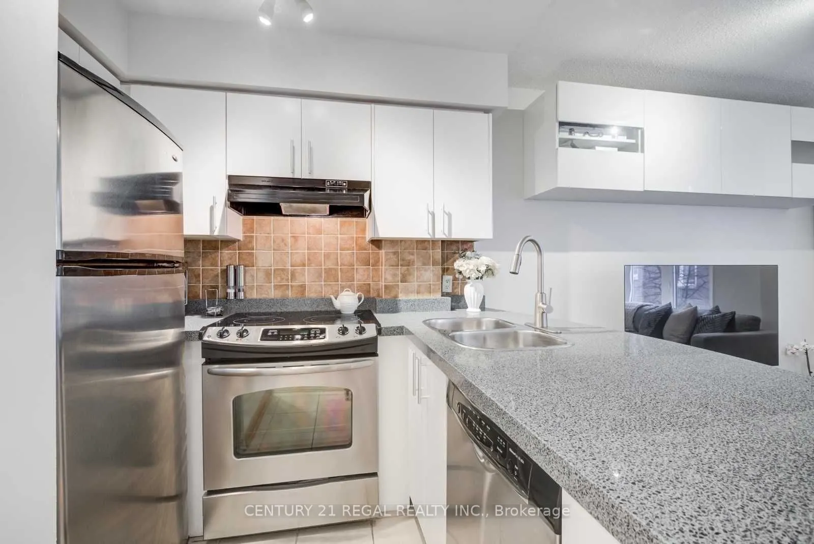 26 Douro Street, #329