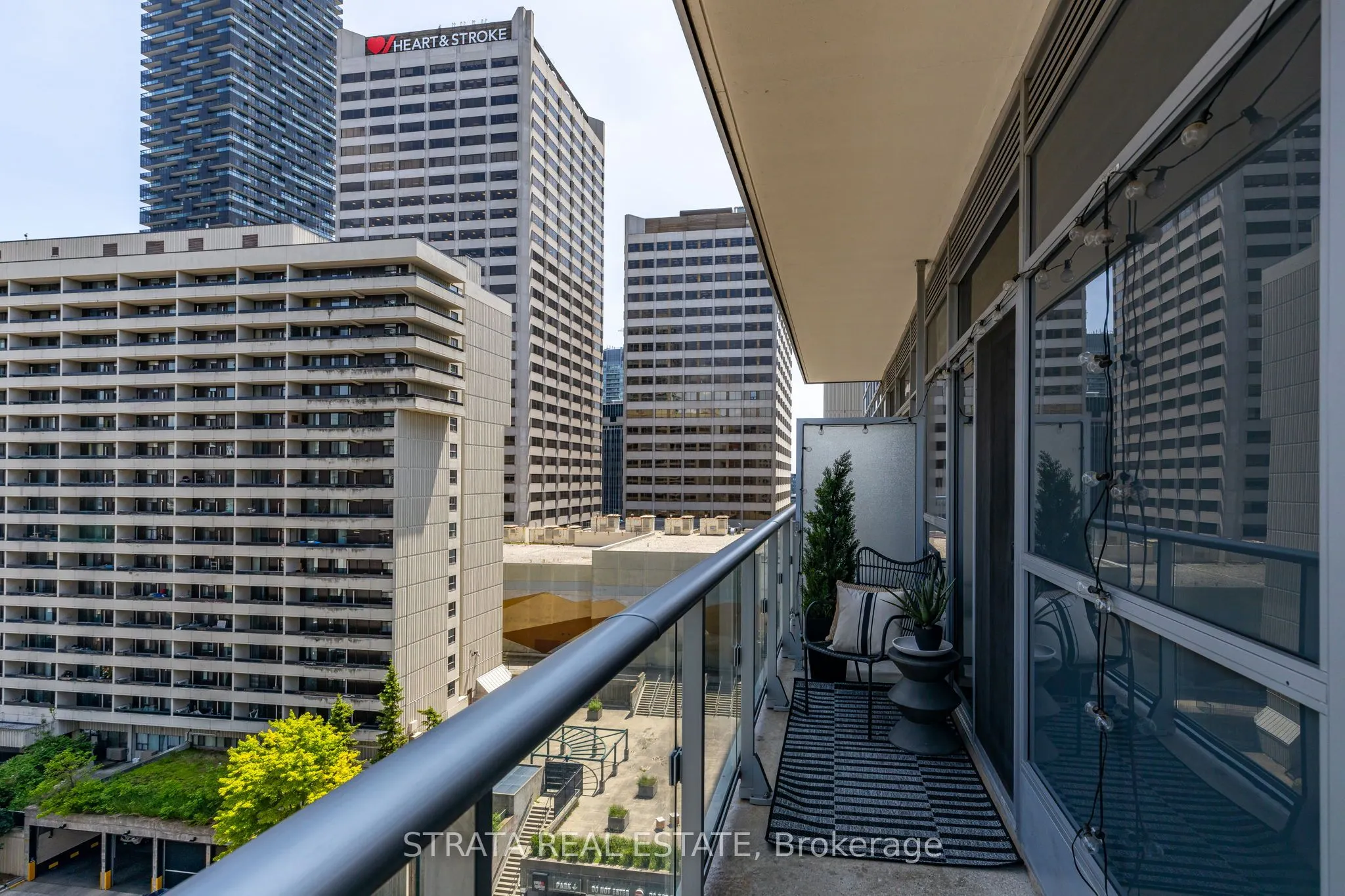 58 Orchard View Boulevard, #1006
