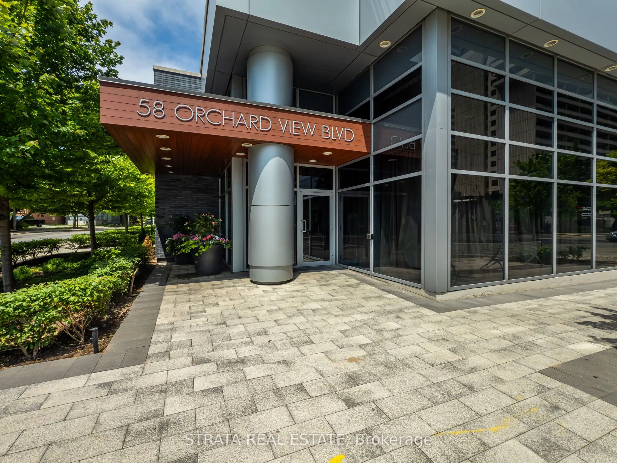 58 Orchard View Boulevard, #1006
