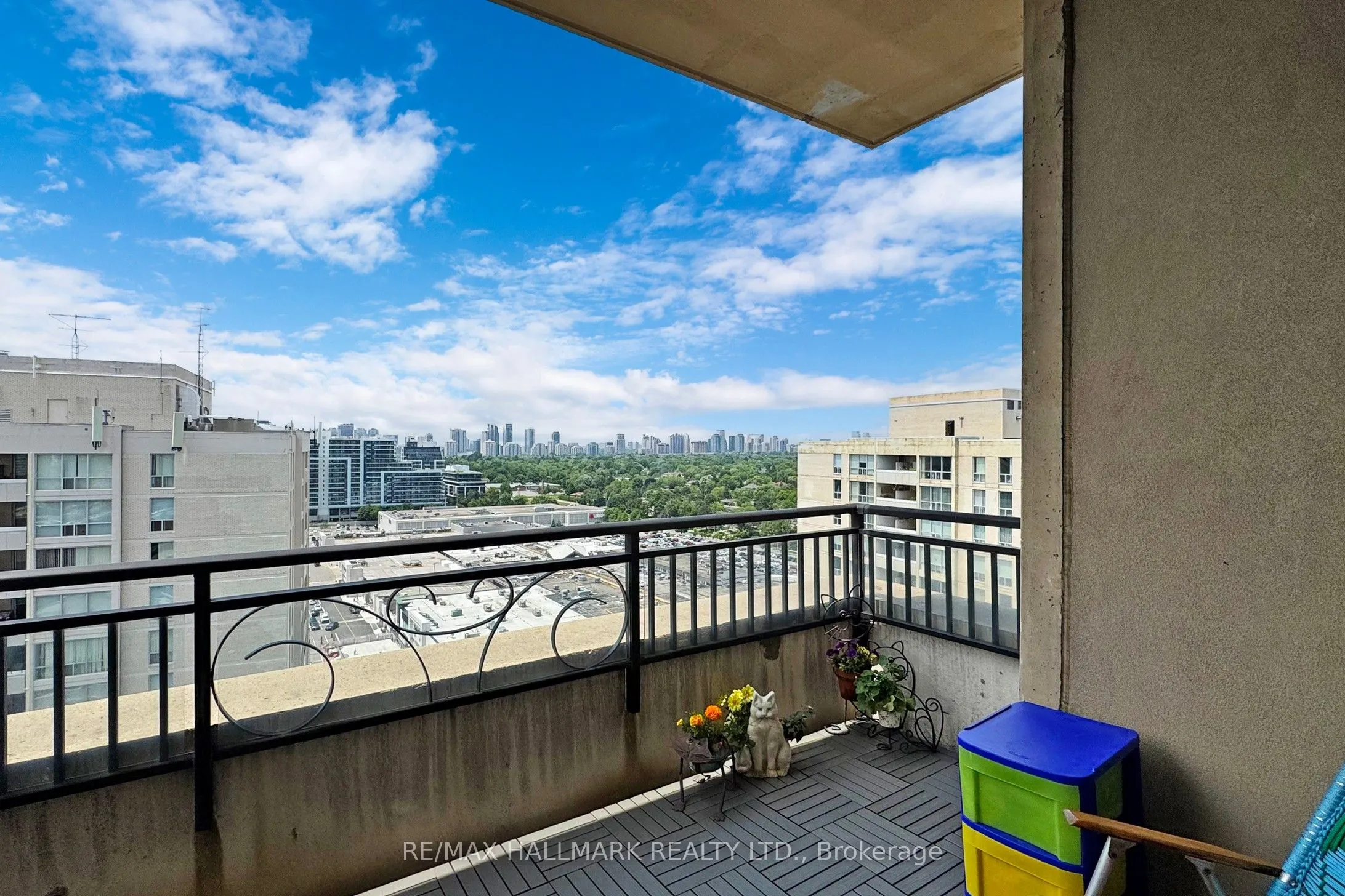 660 Sheppard Avenue E, #LPH05