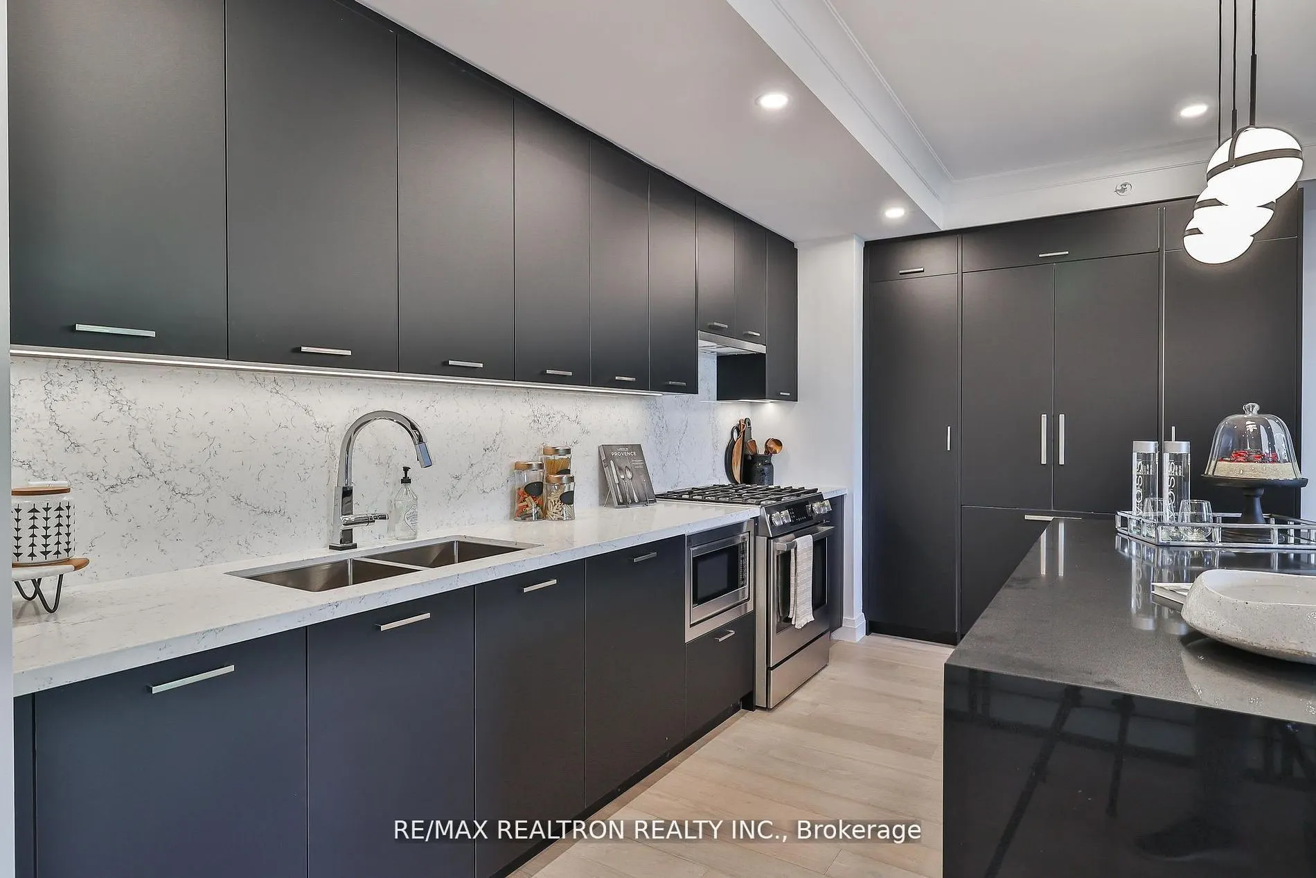 285 Avenue Road, #502