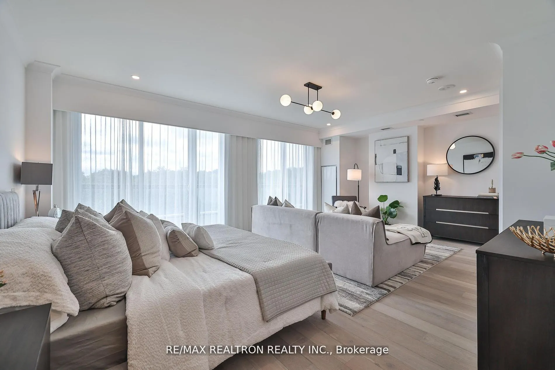 285 Avenue Road, #502