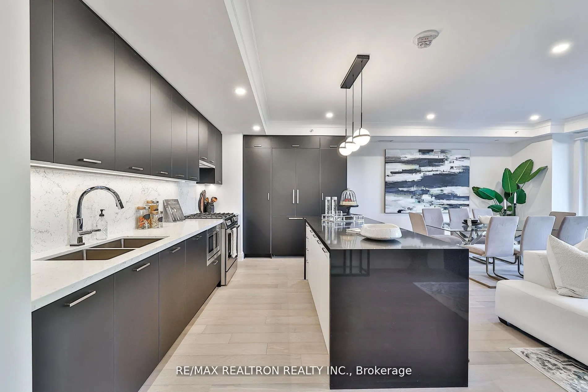 285 Avenue Road, #502
