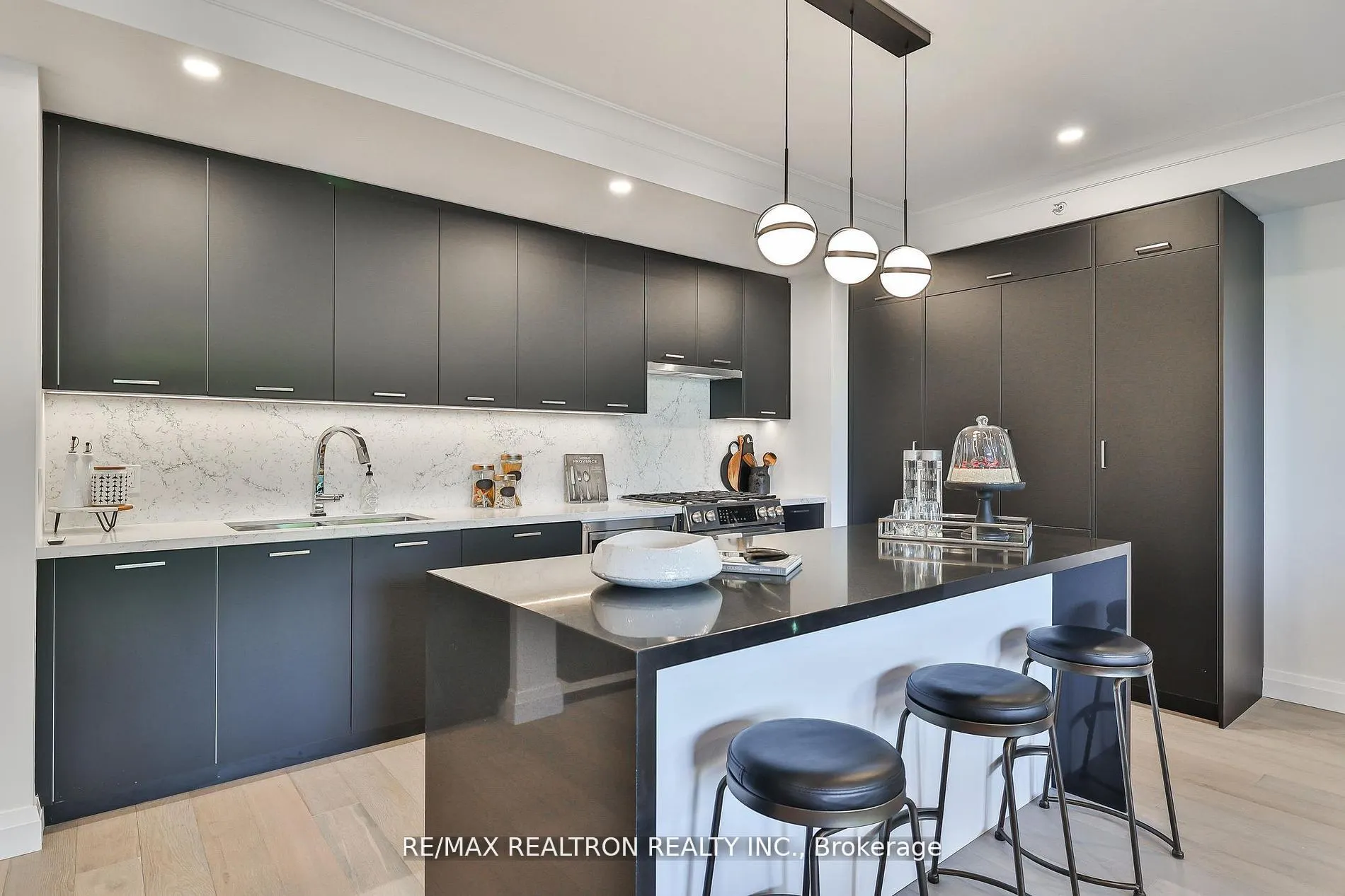 285 Avenue Road, #502