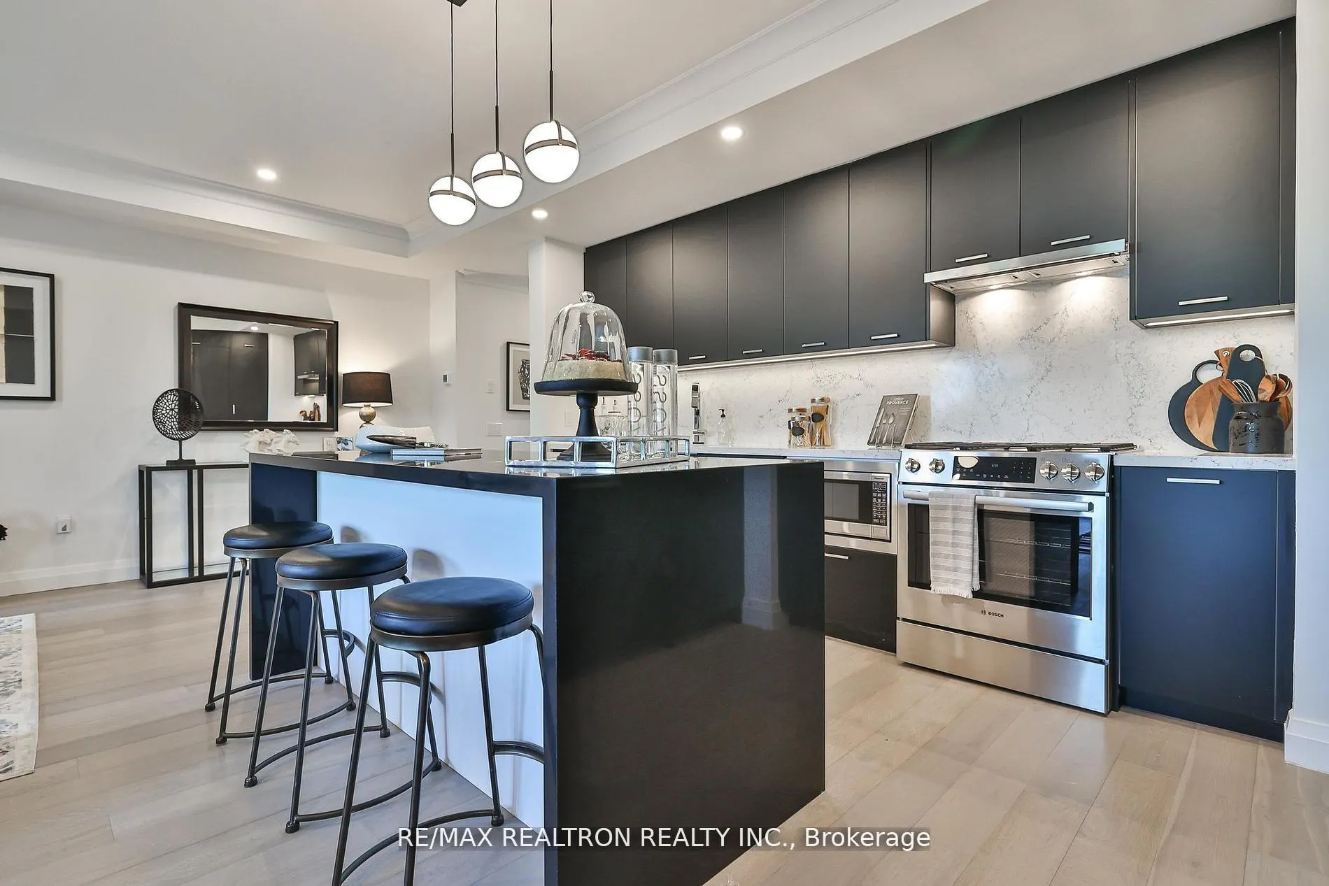 285 Avenue Road, #502