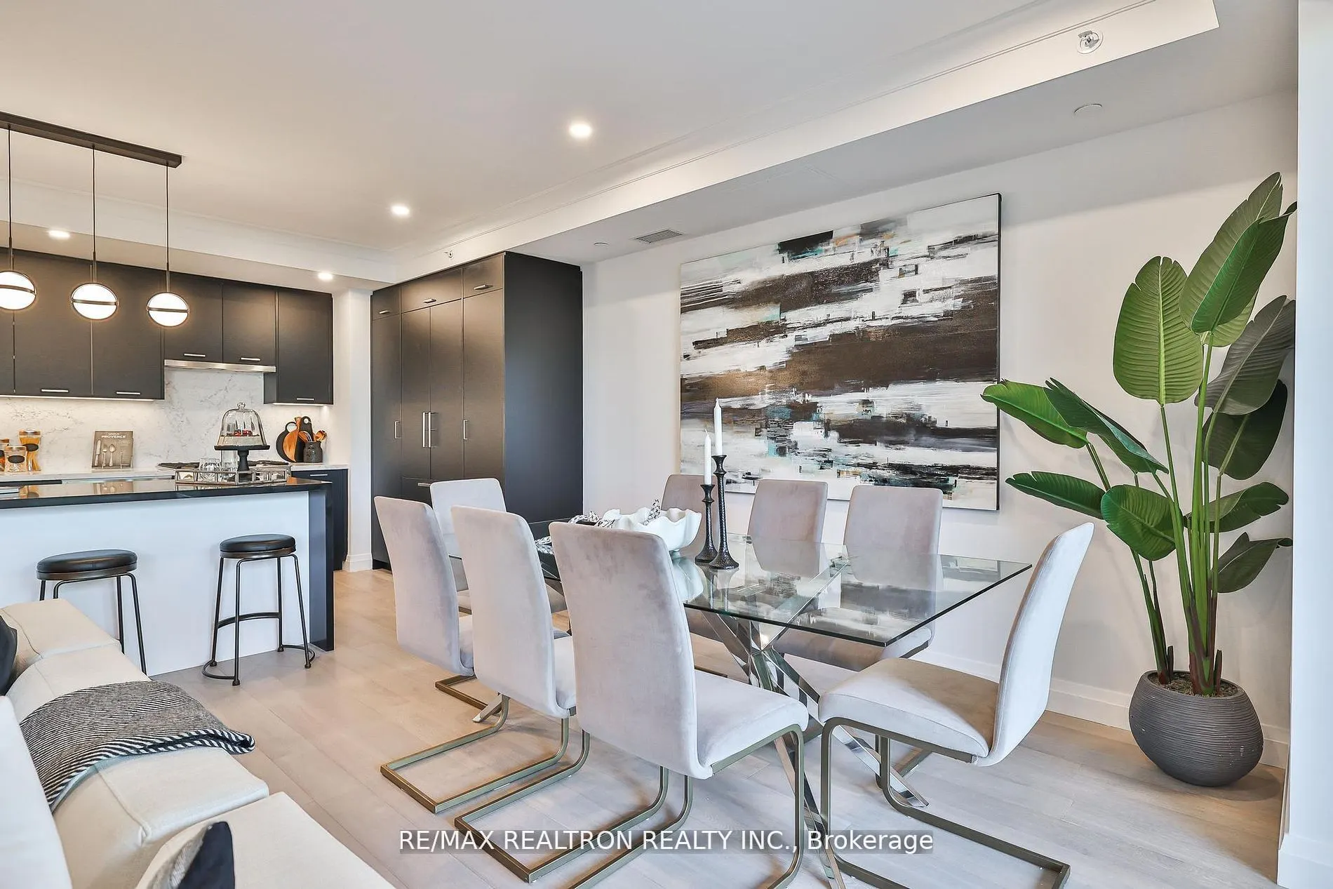 285 Avenue Road, #502