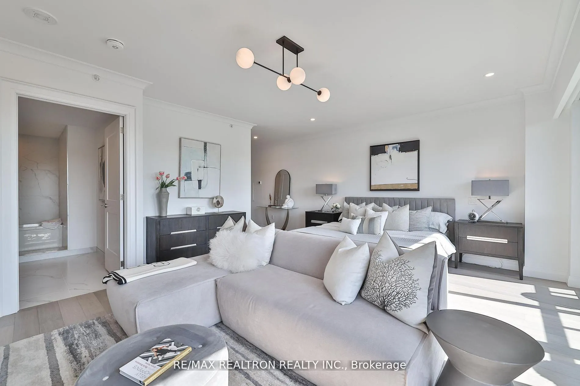 285 Avenue Road, #502