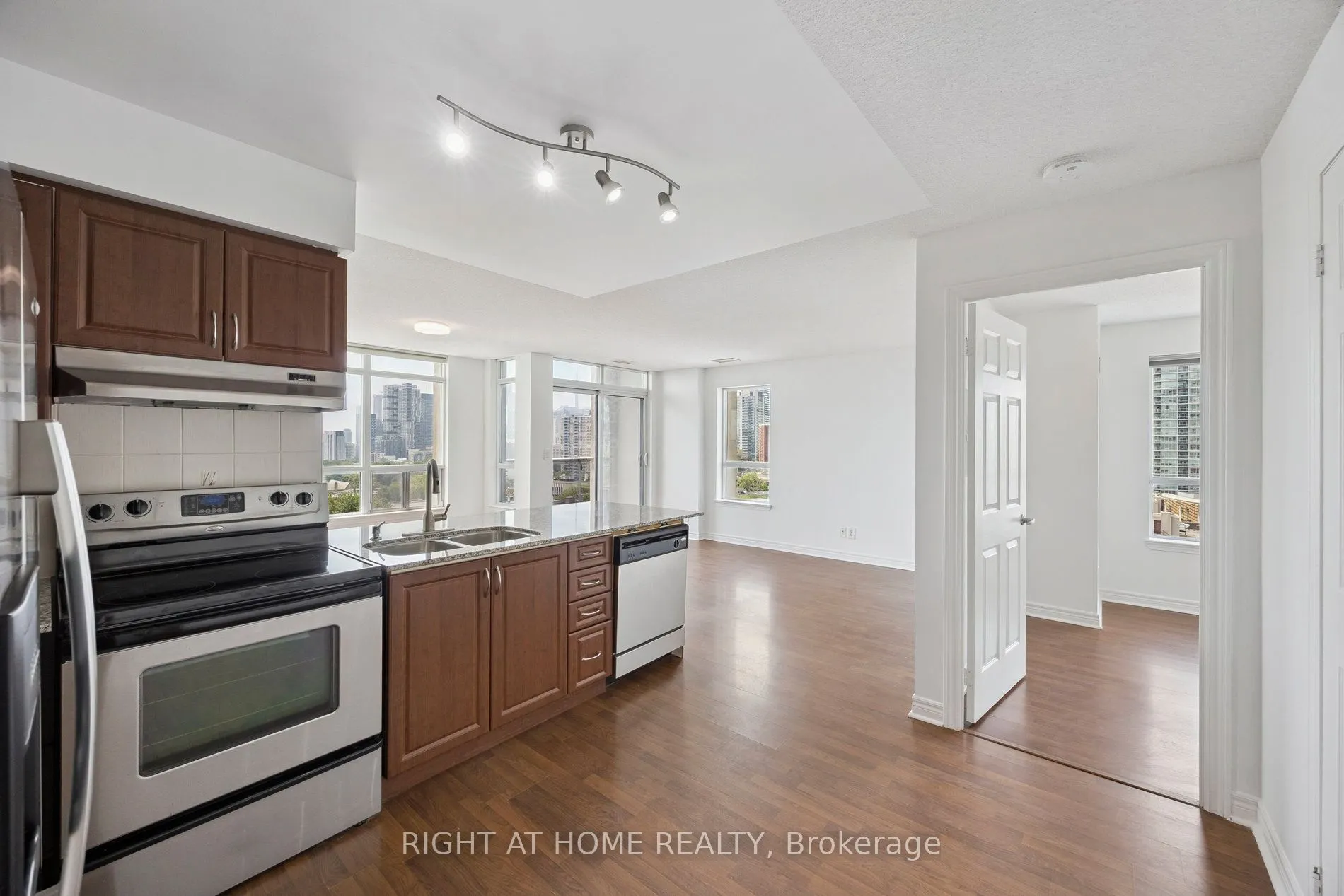 225 Wellesley Street E, #1203