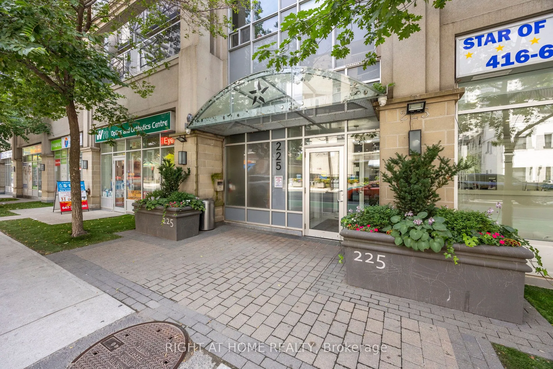 225 Wellesley Street E, #1203