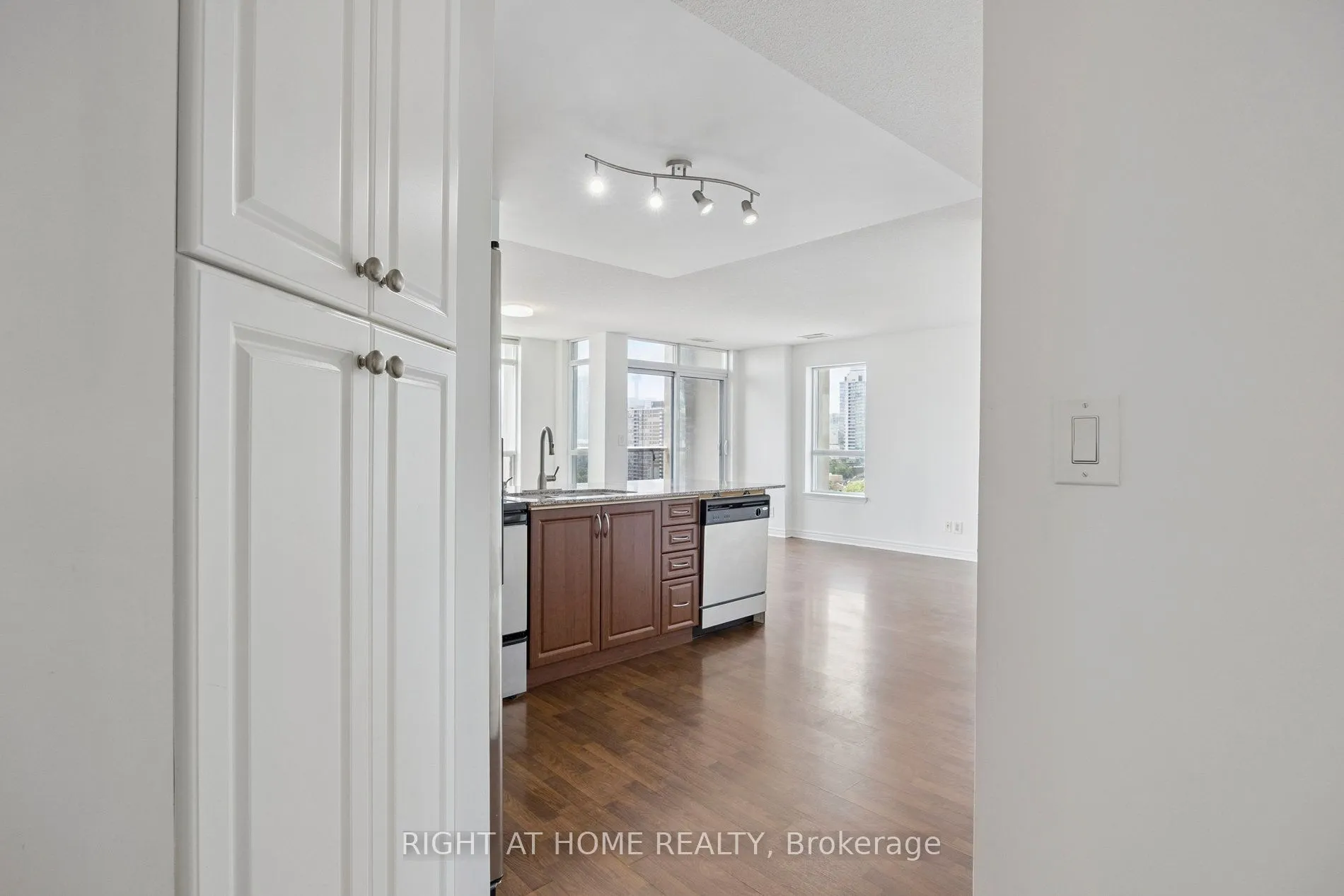 225 Wellesley Street E, #1203