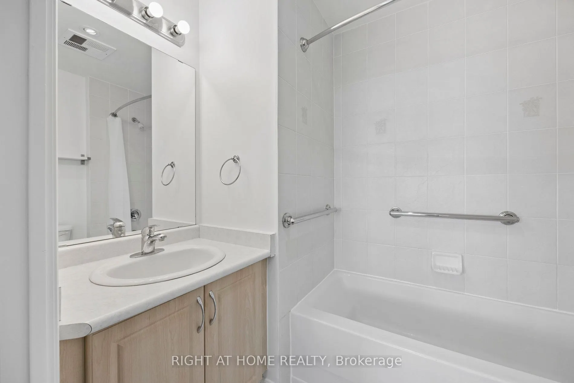 225 Wellesley Street E, #1203
