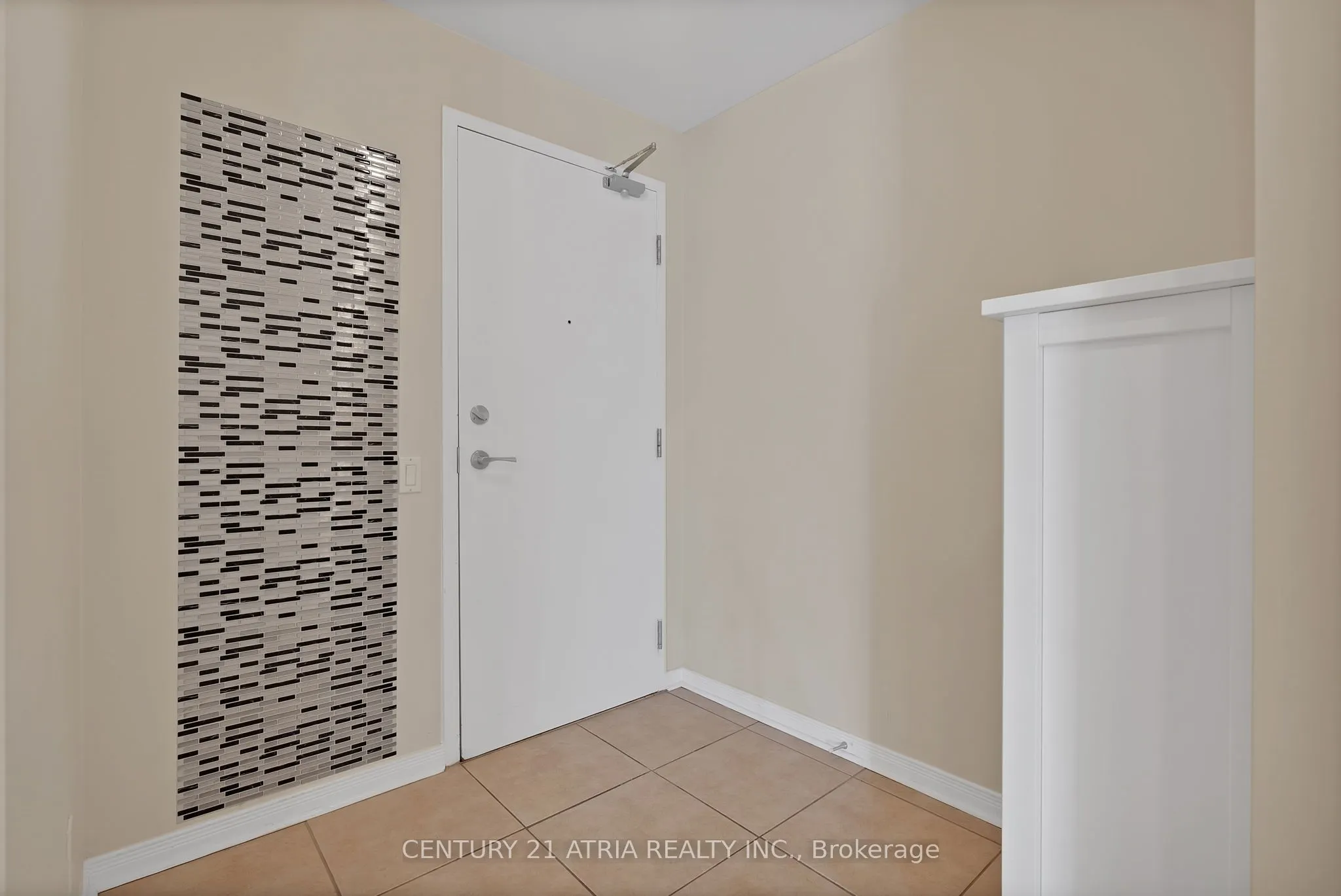 455 Rosewell Avenue, #204