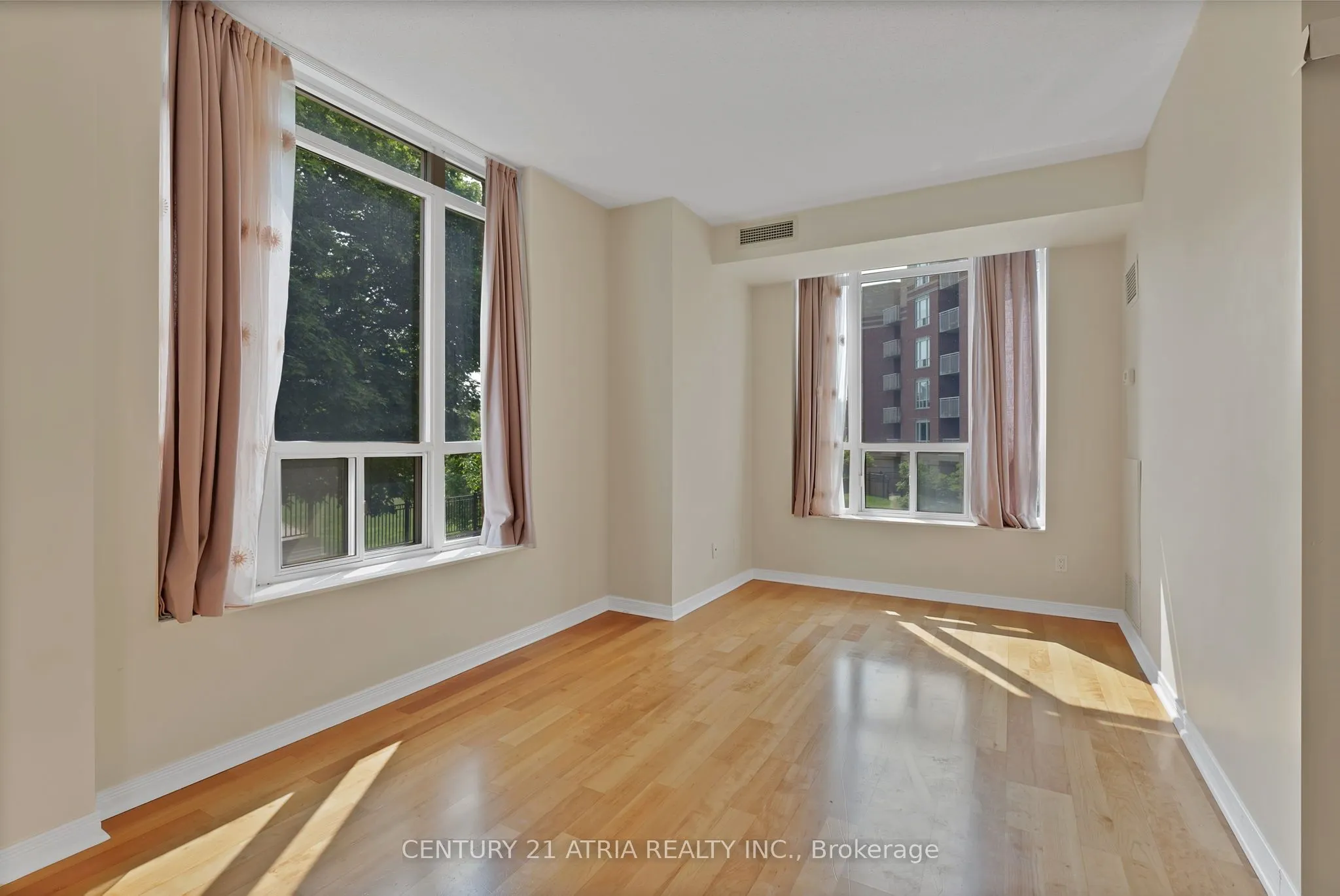 455 Rosewell Avenue, #204