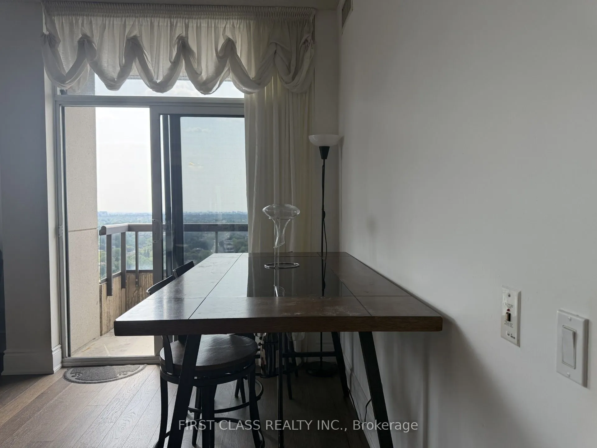 5 Northtown Way, #2502