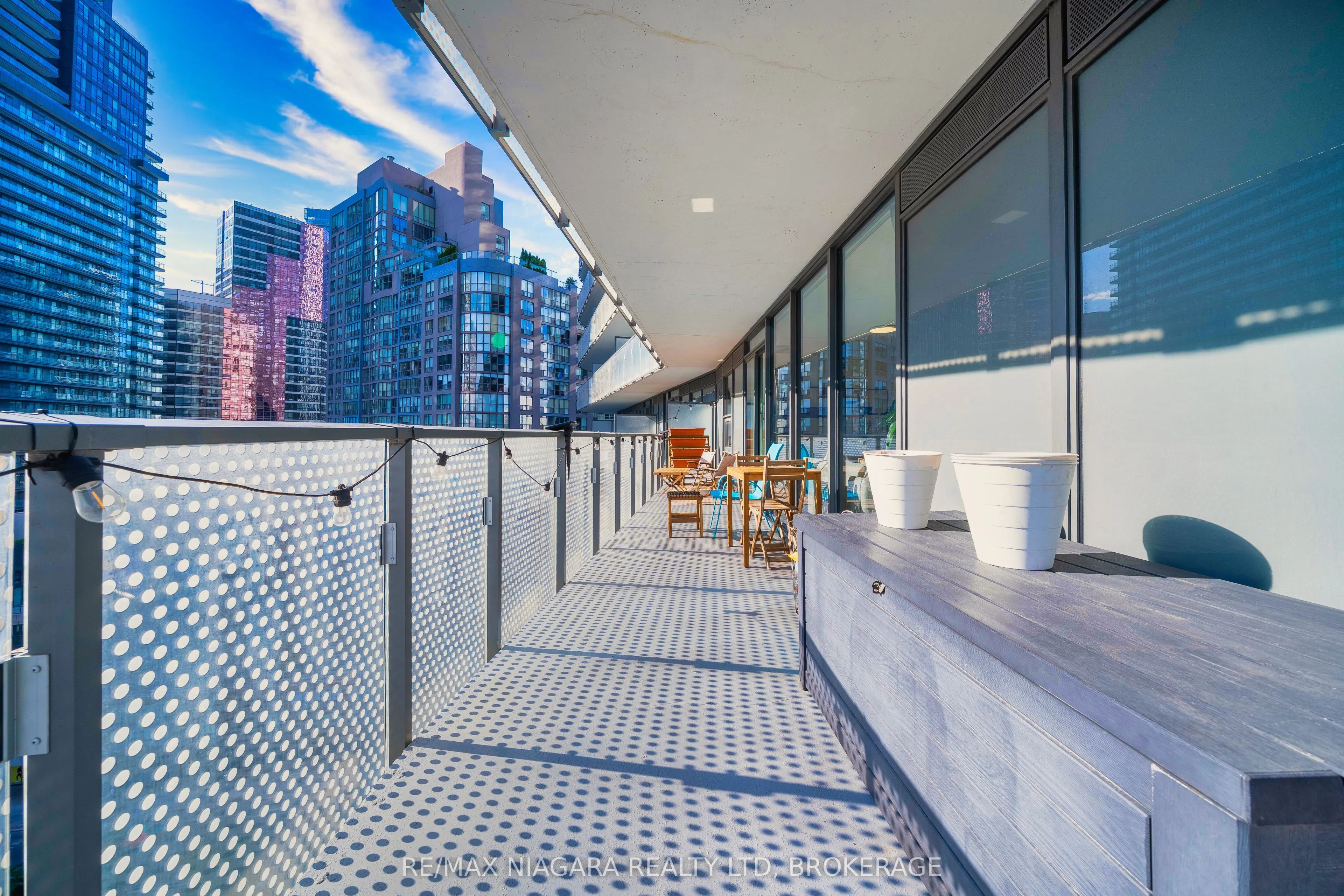 11 Wellesley Street W, #1105