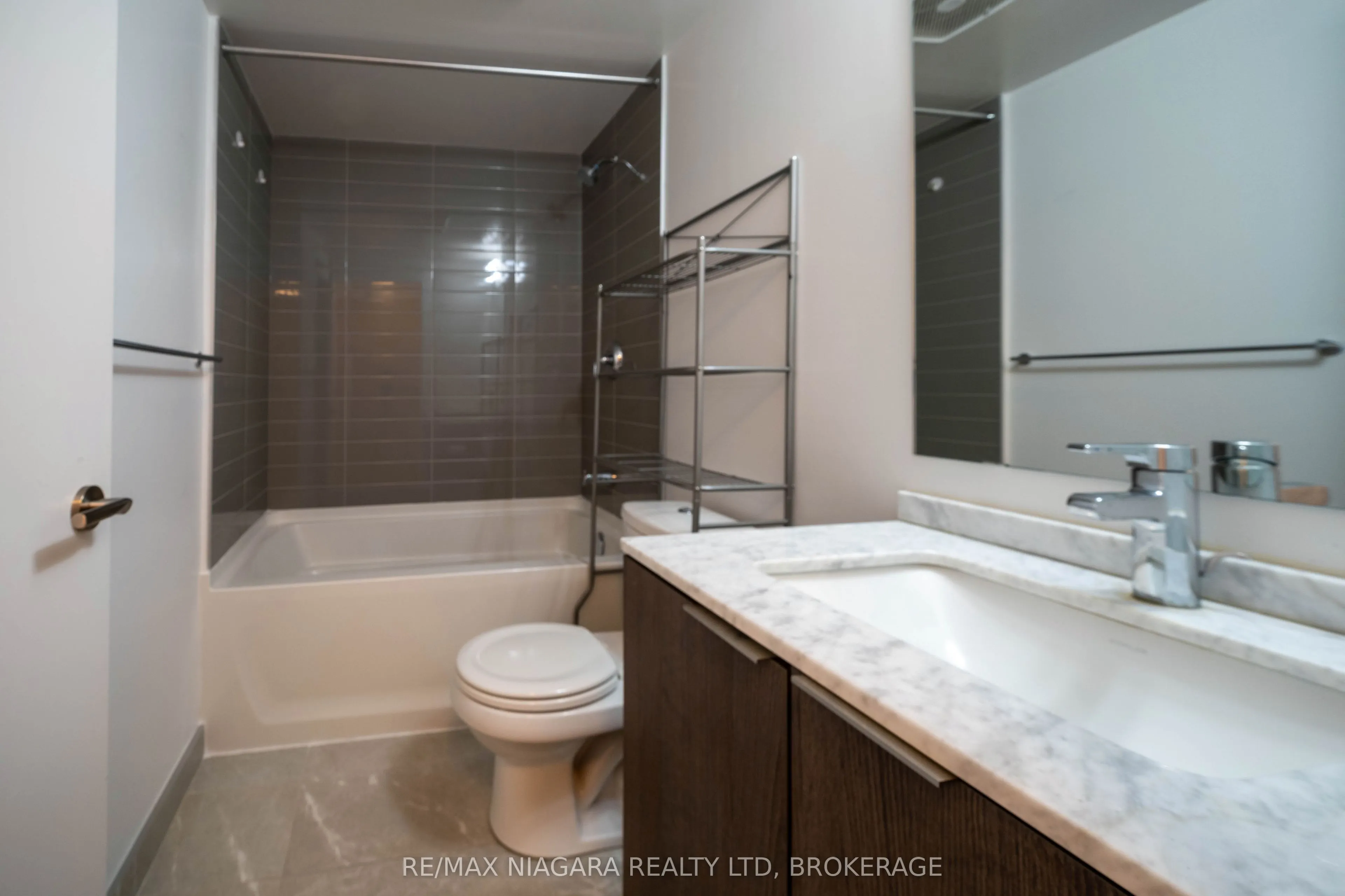 11 Wellesley Street W, #1105