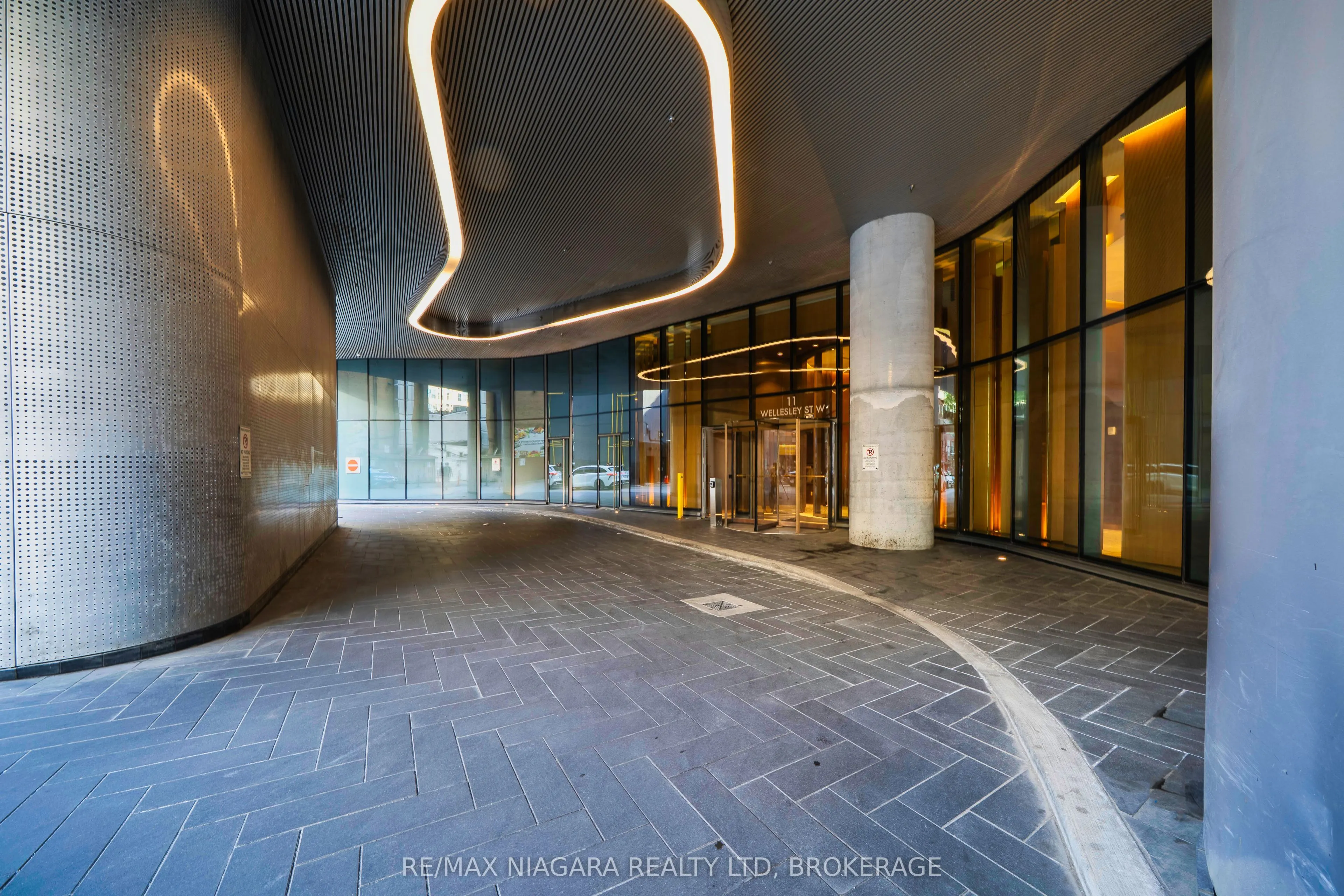 11 Wellesley Street W, #1105
