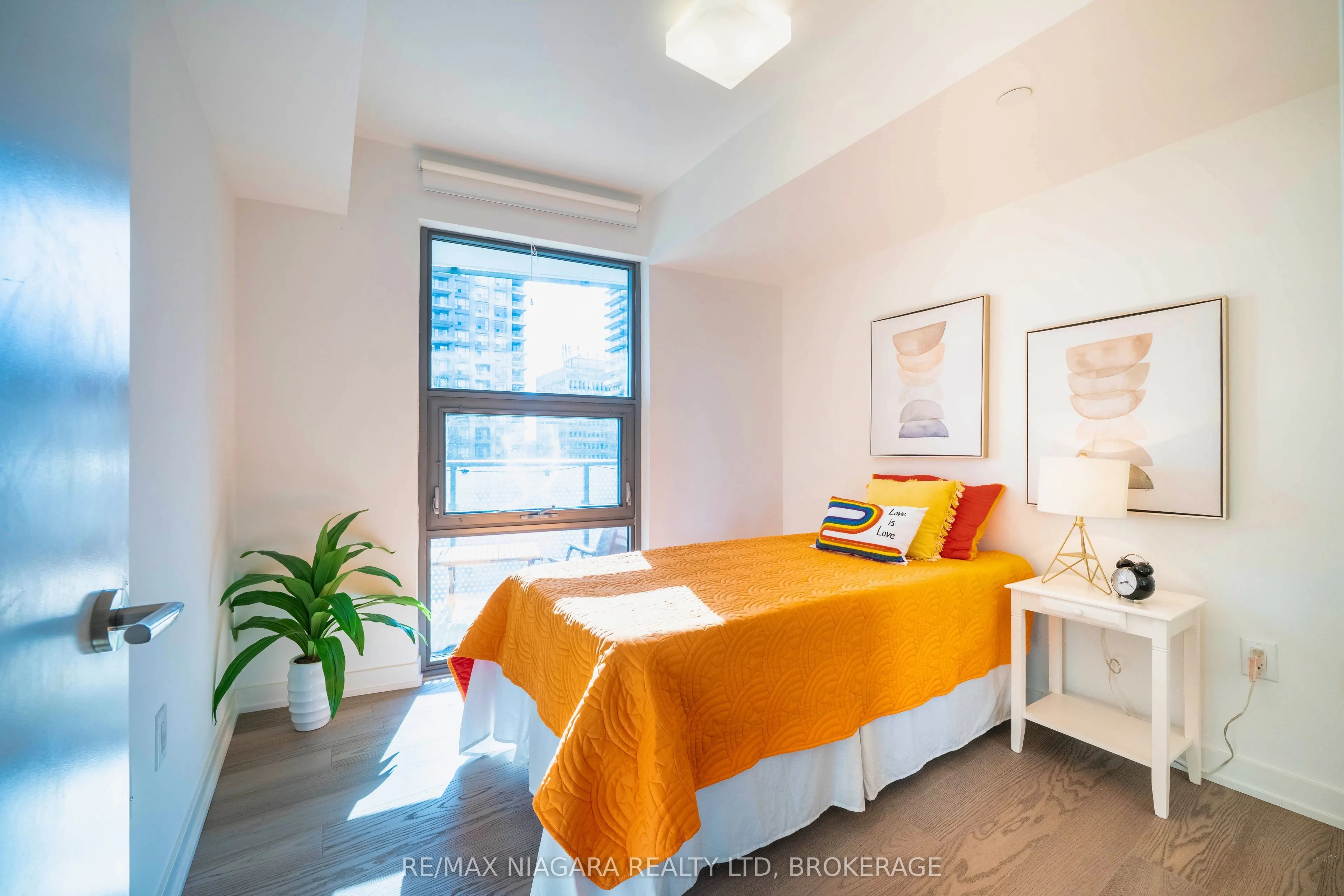 11 Wellesley Street W, #1105
