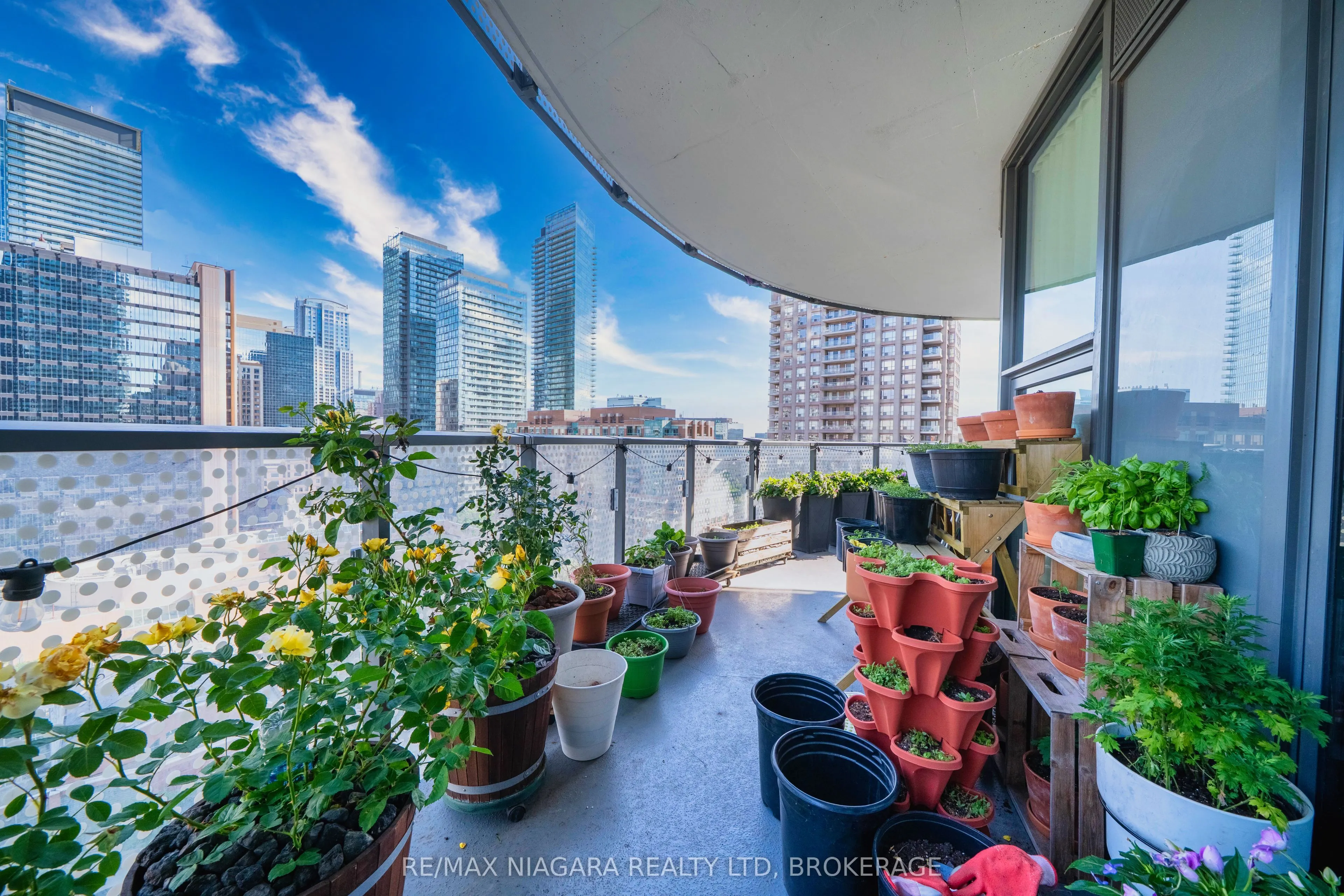 11 Wellesley Street W, #1105