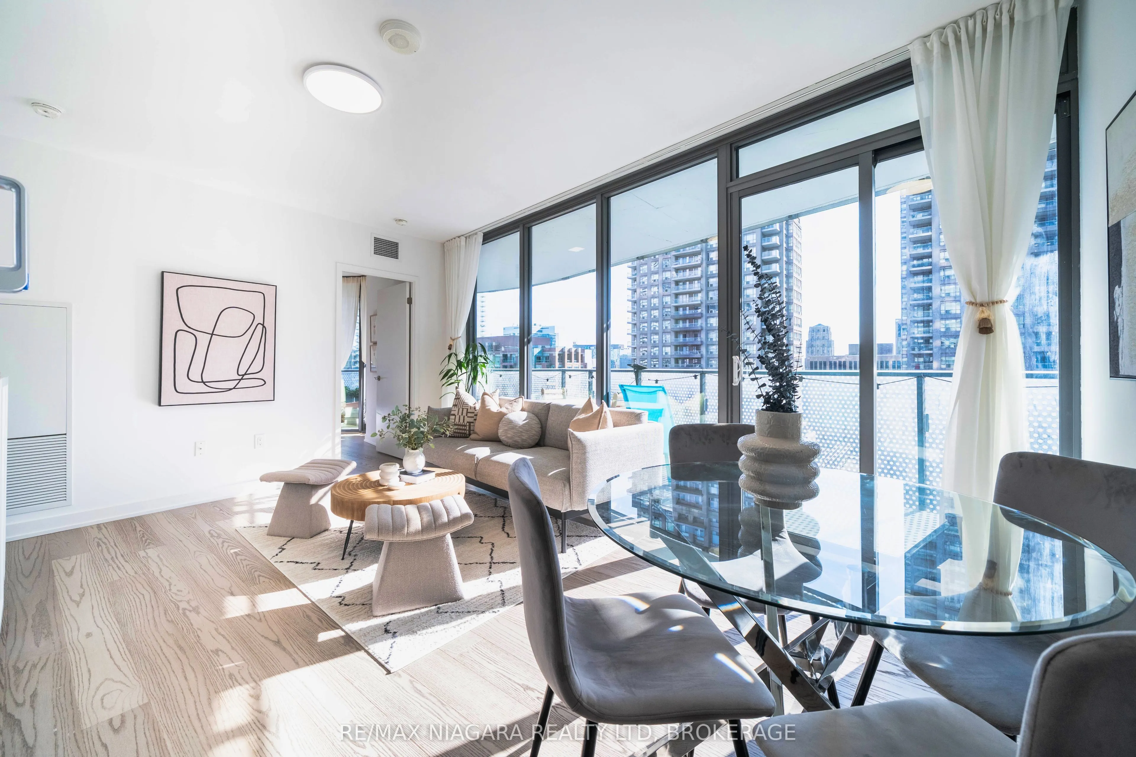 11 Wellesley Street W, #1105