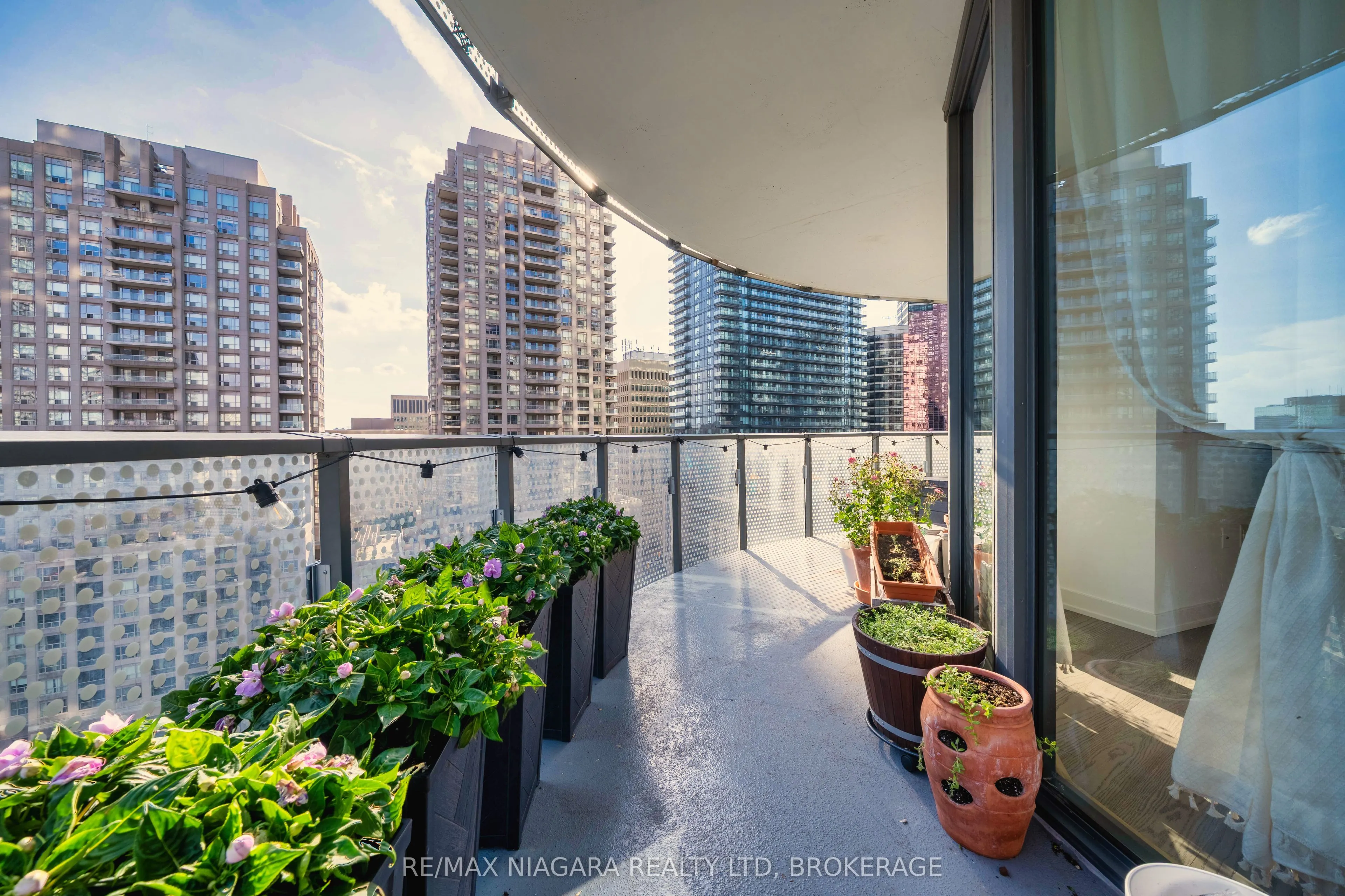 11 Wellesley Street W, #1105