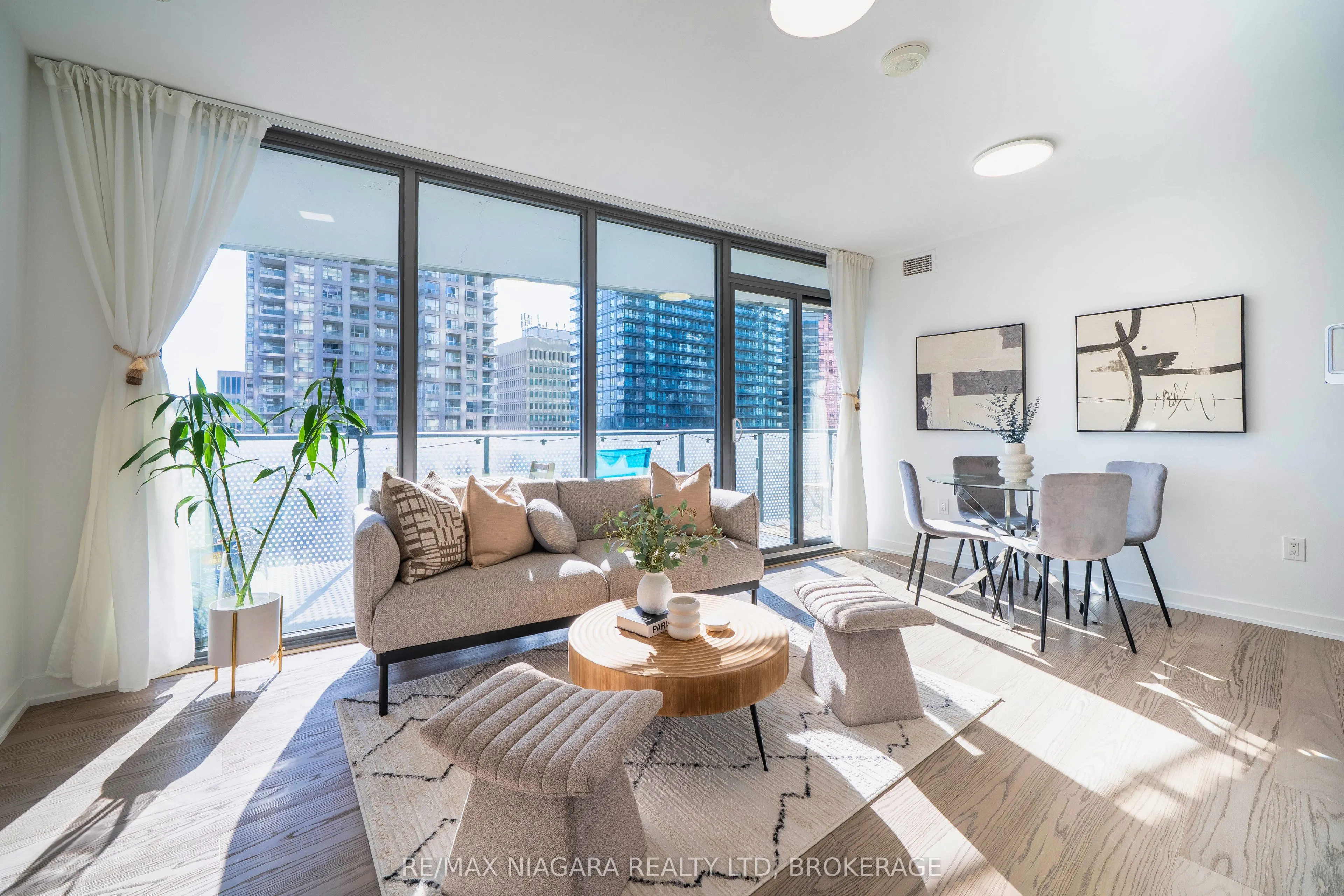 11 Wellesley Street W, #1105