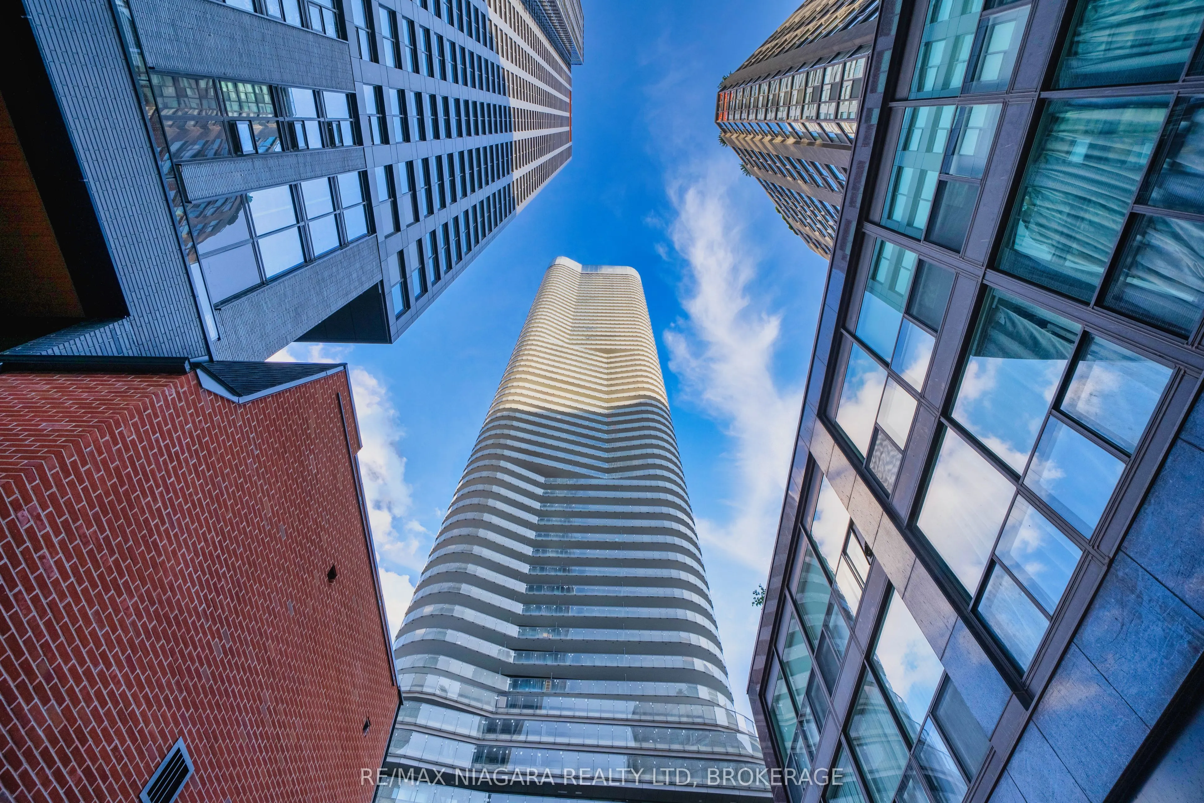 11 Wellesley Street W, #1105