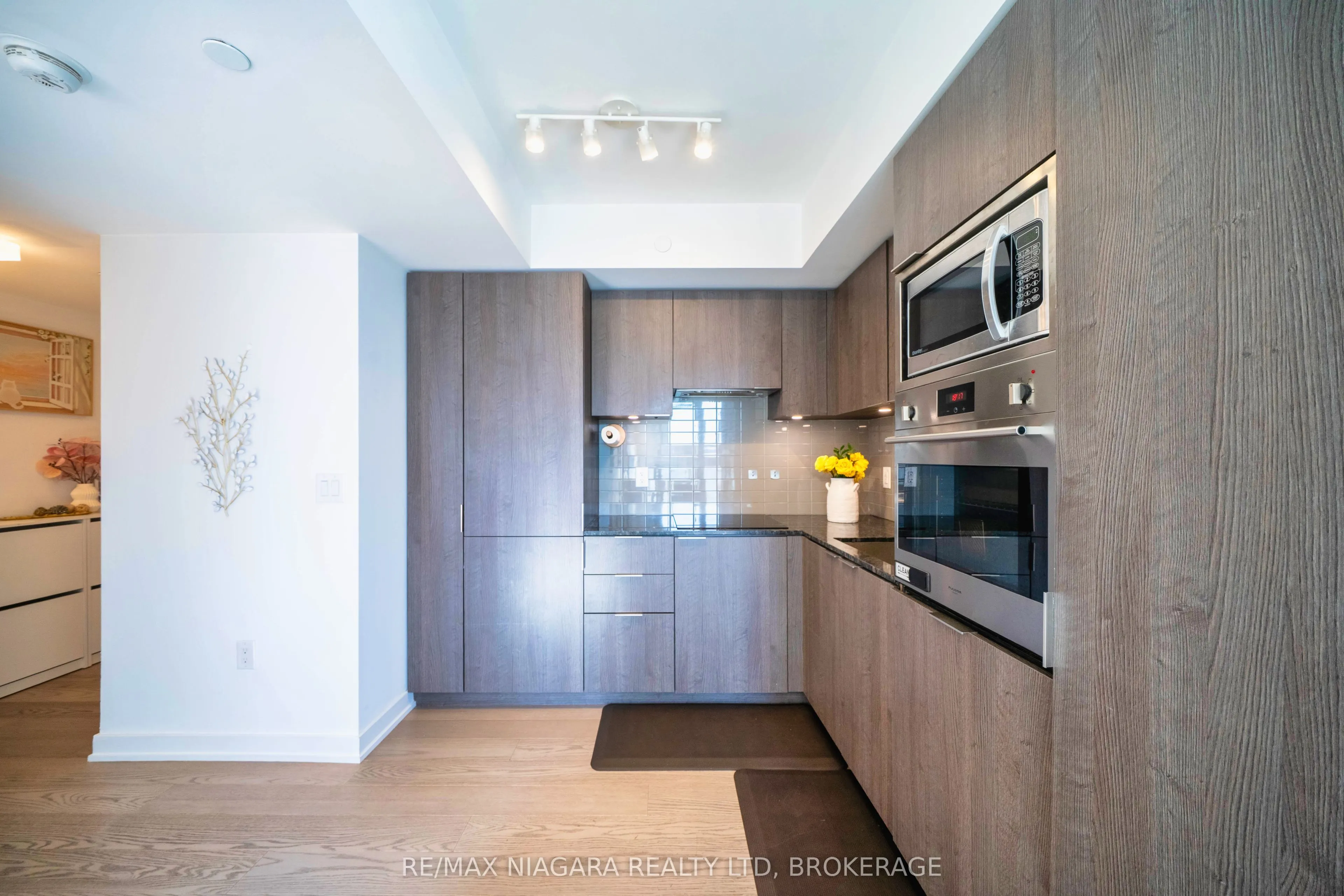 11 Wellesley Street W, #1105