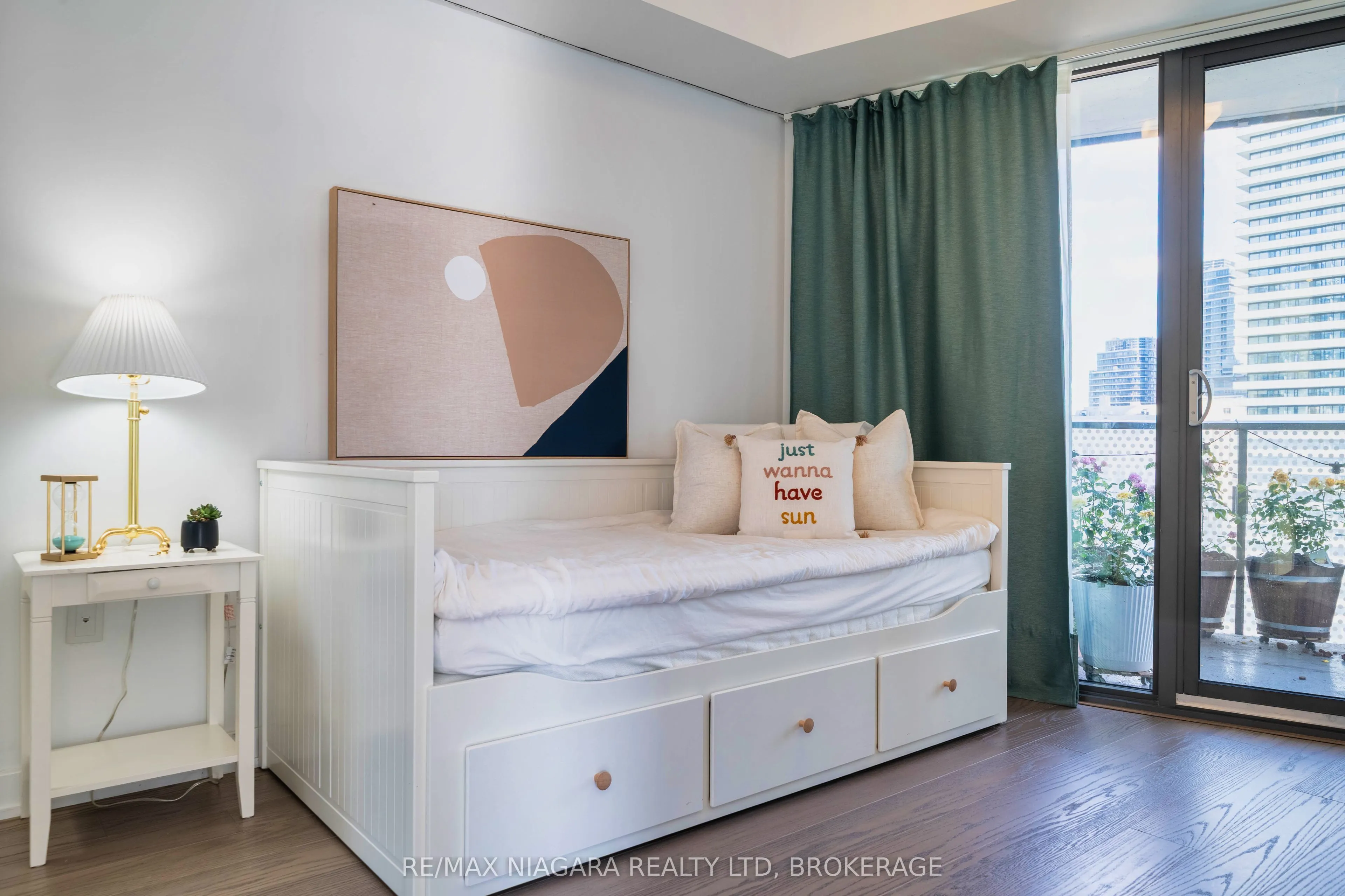11 Wellesley Street W, #1105