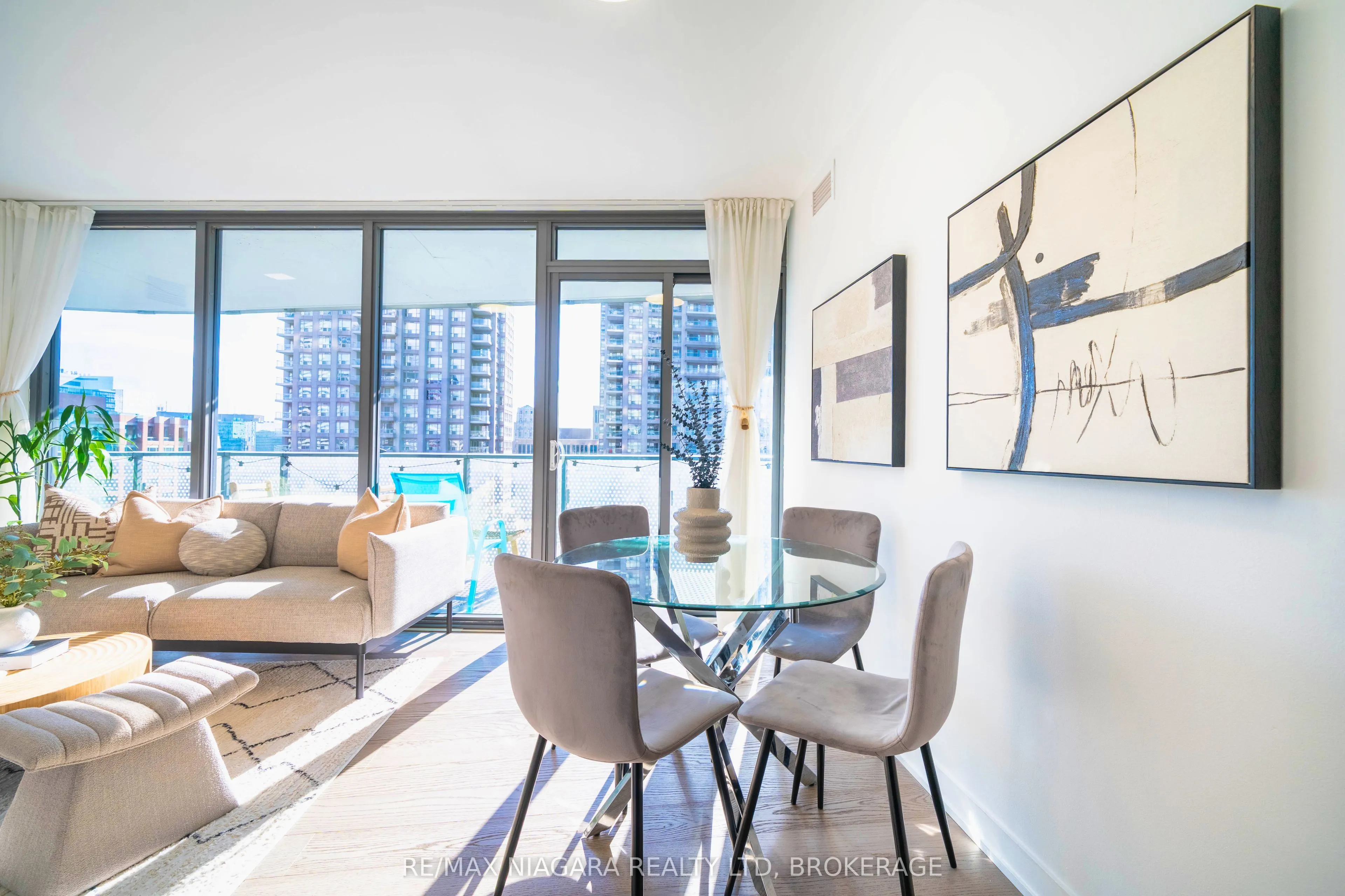 11 Wellesley Street W, #1105