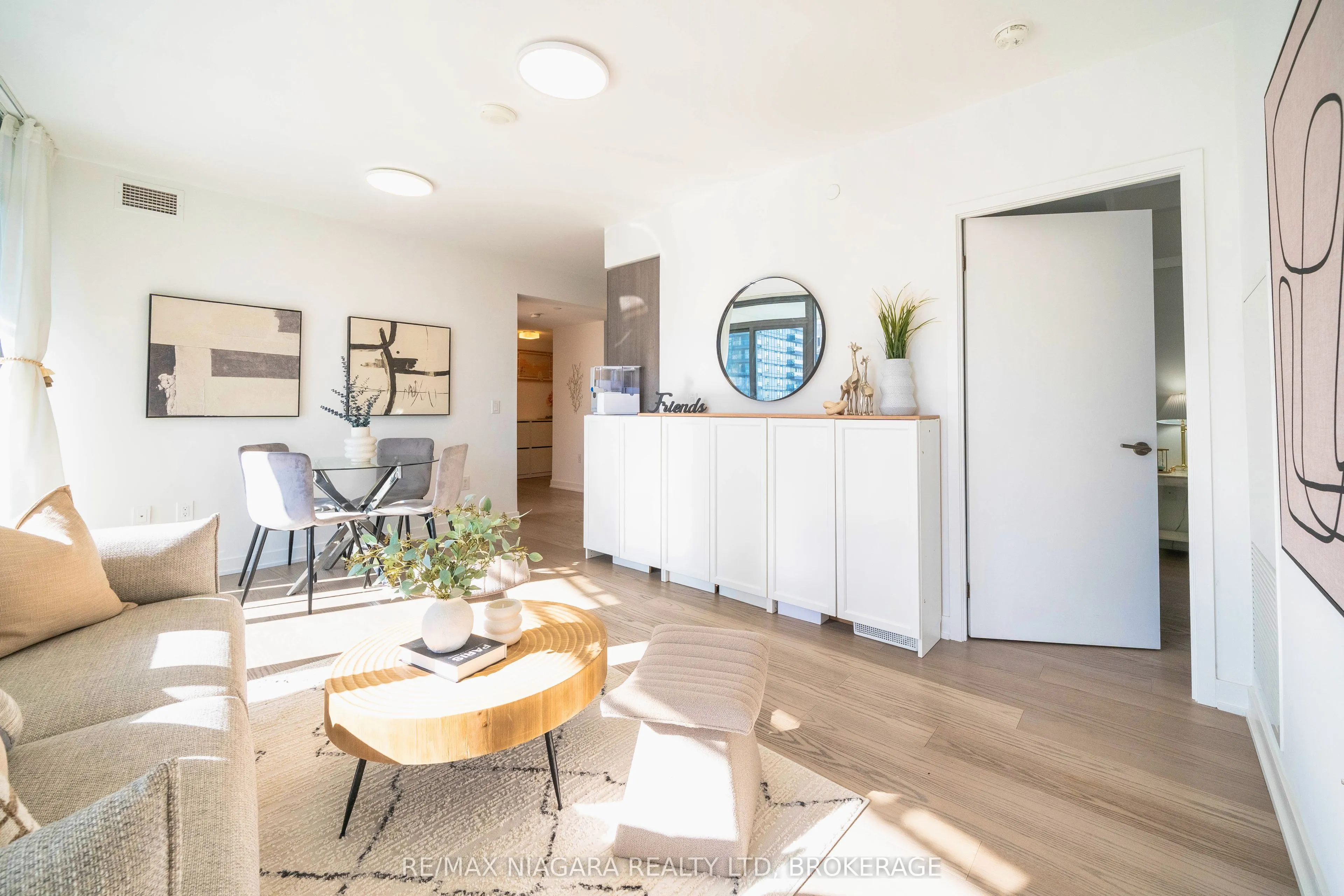 11 Wellesley Street W, #1105