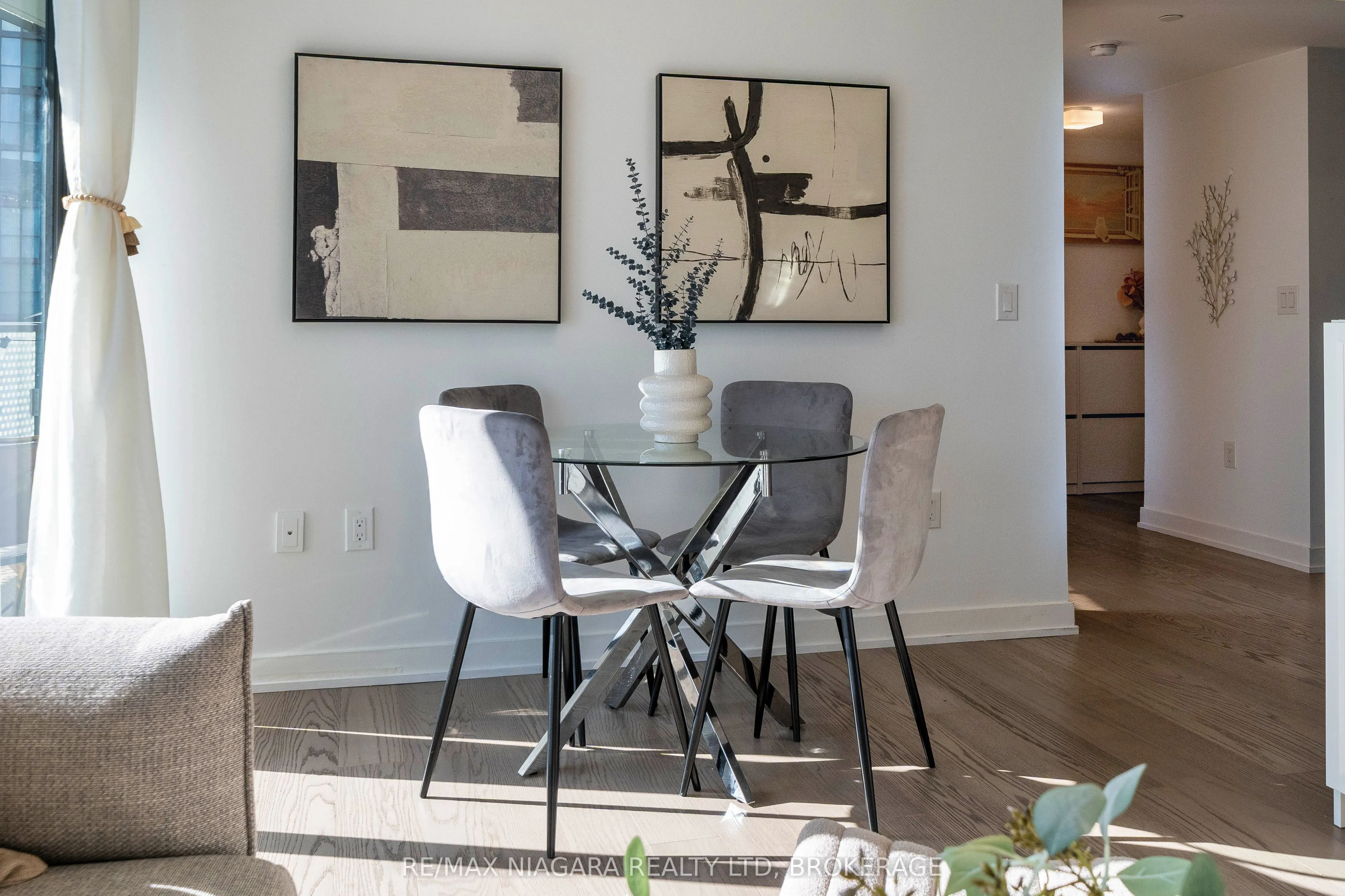 11 Wellesley Street W, #1105