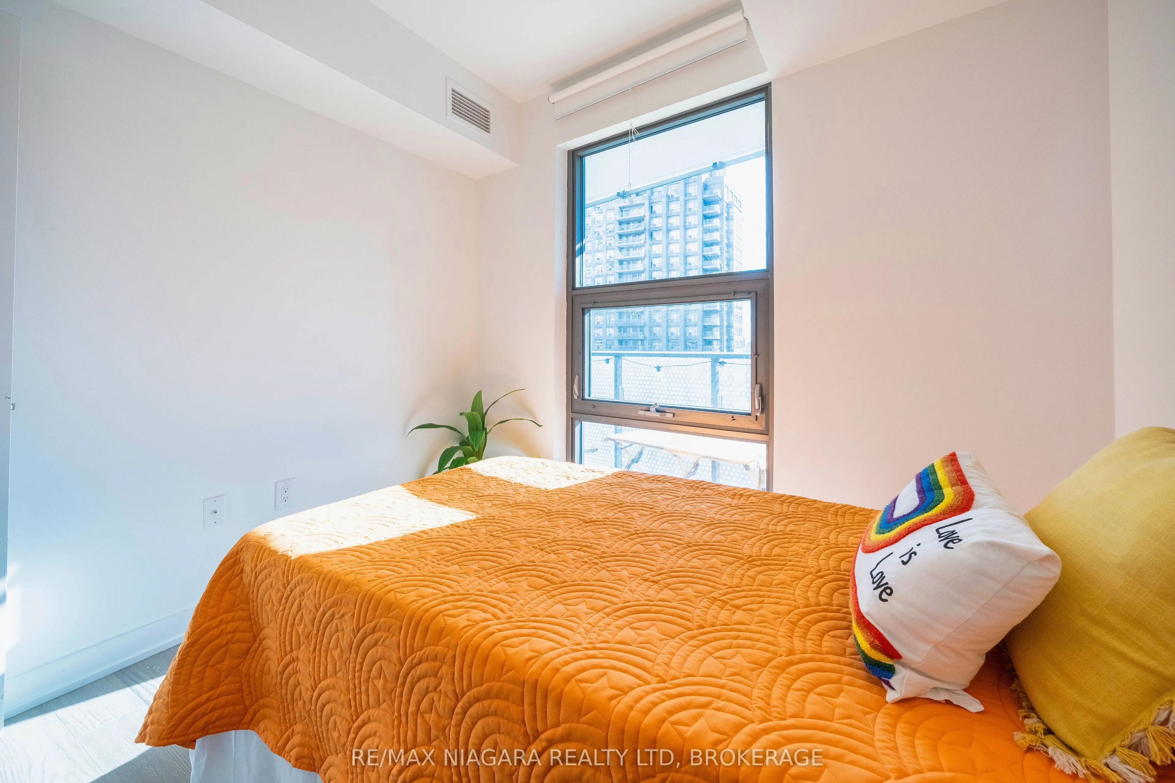 11 Wellesley Street W, #1105