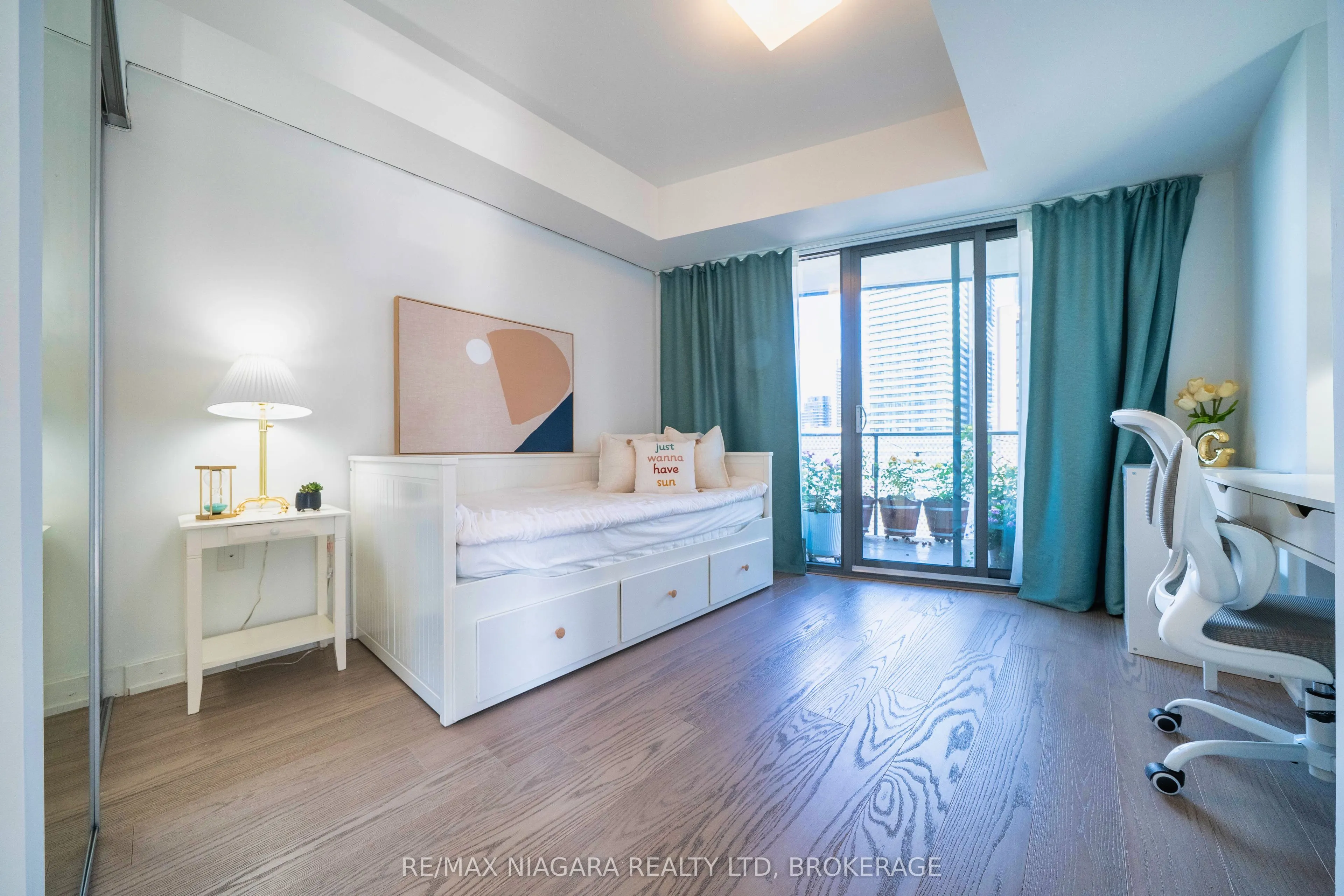 11 Wellesley Street W, #1105