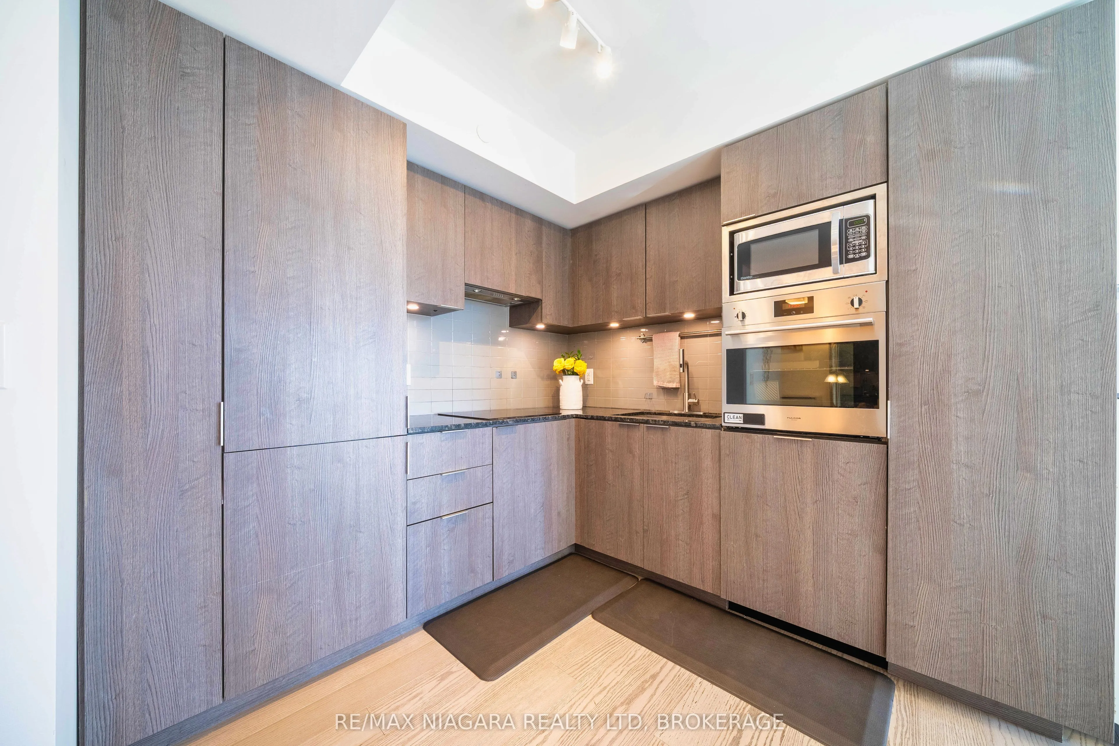 11 Wellesley Street W, #1105
