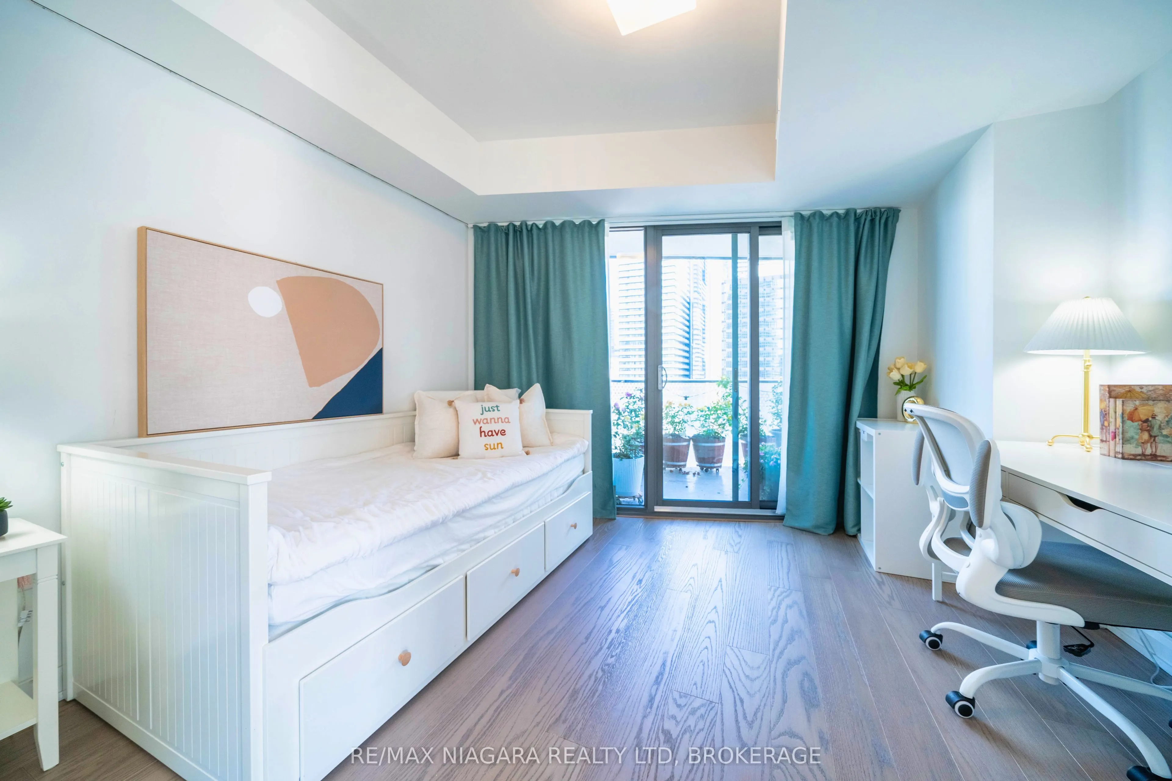 11 Wellesley Street W, #1105