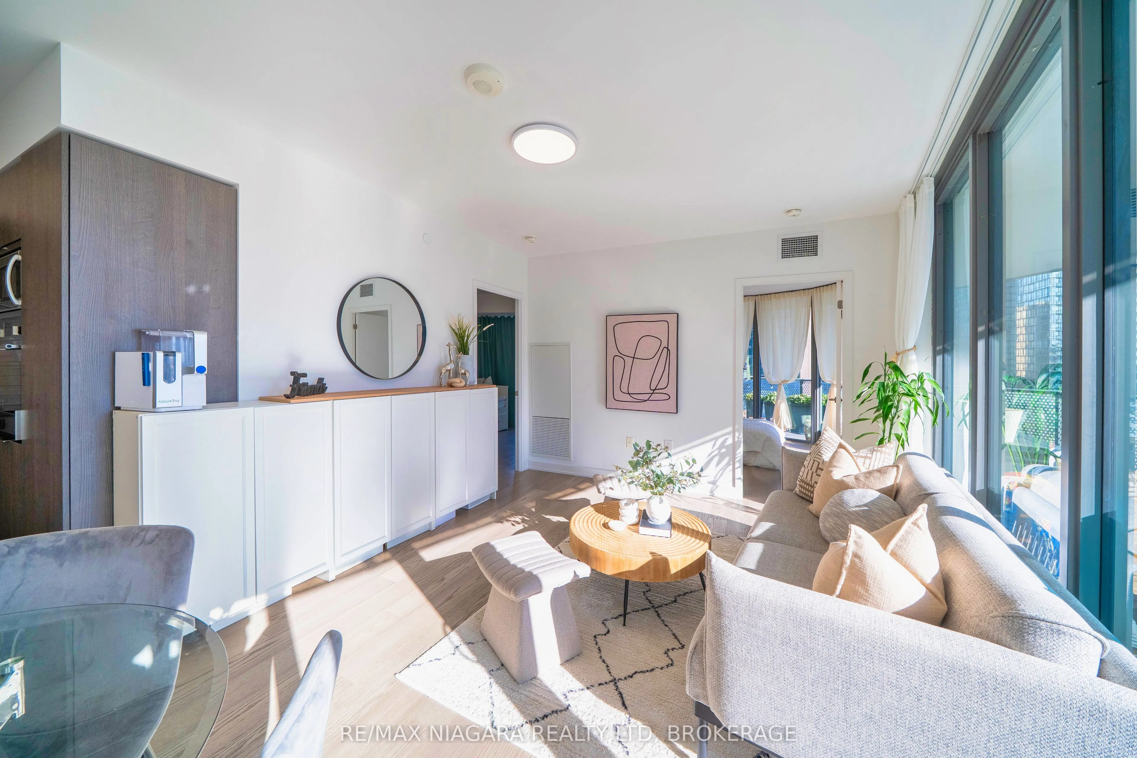 11 Wellesley Street W, #1105
