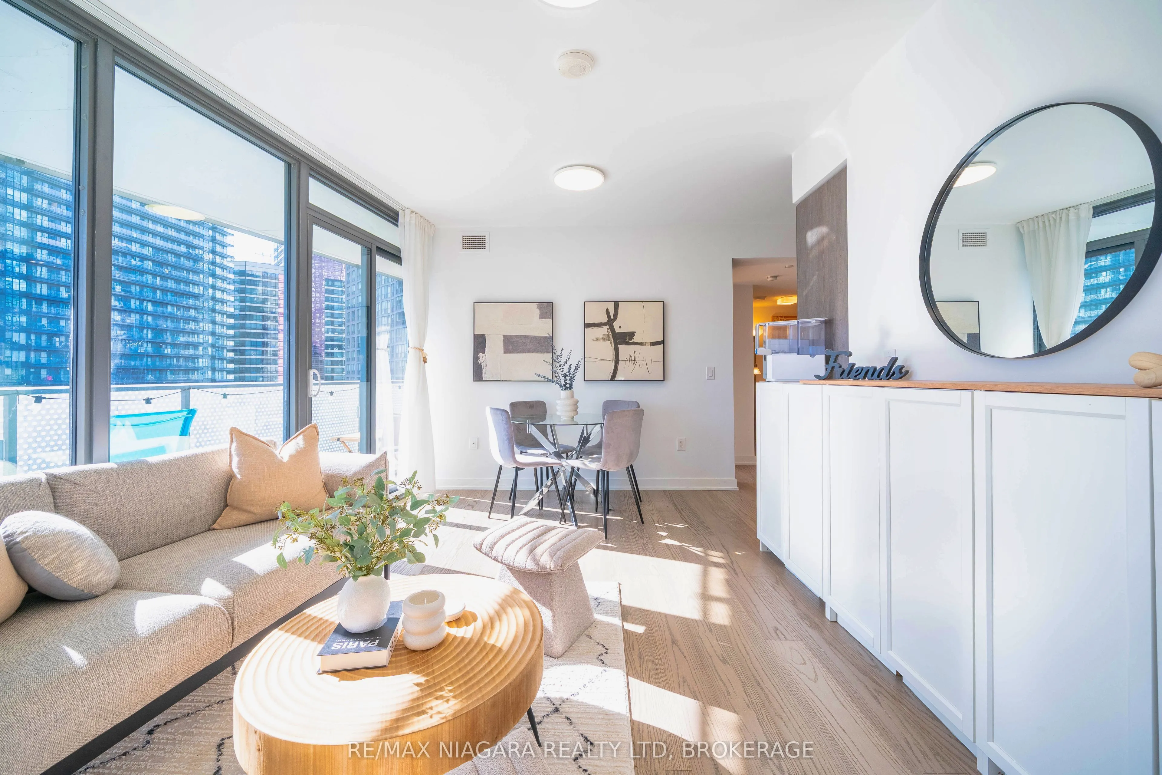 11 Wellesley Street W, #1105