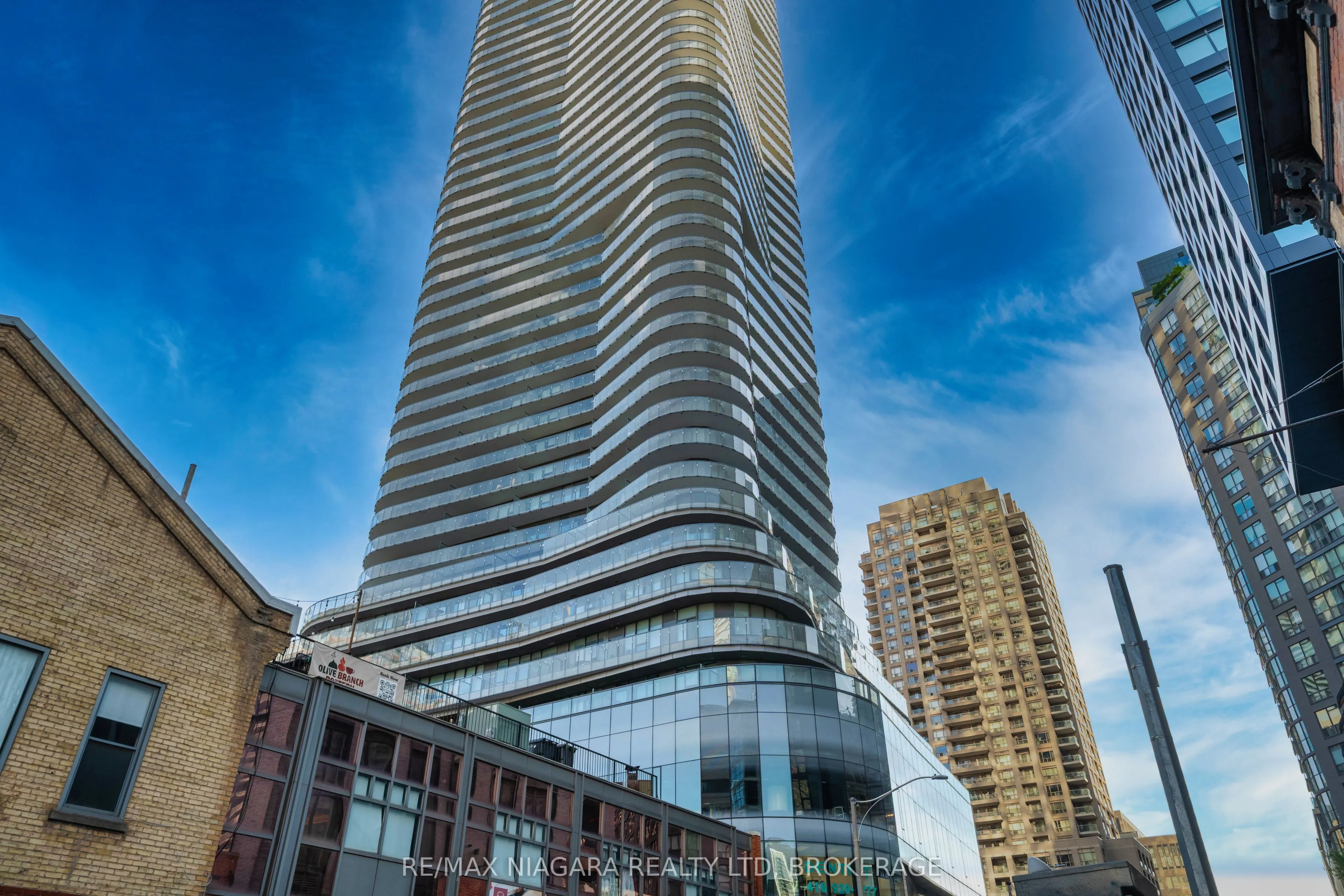 11 Wellesley Street W, #1105